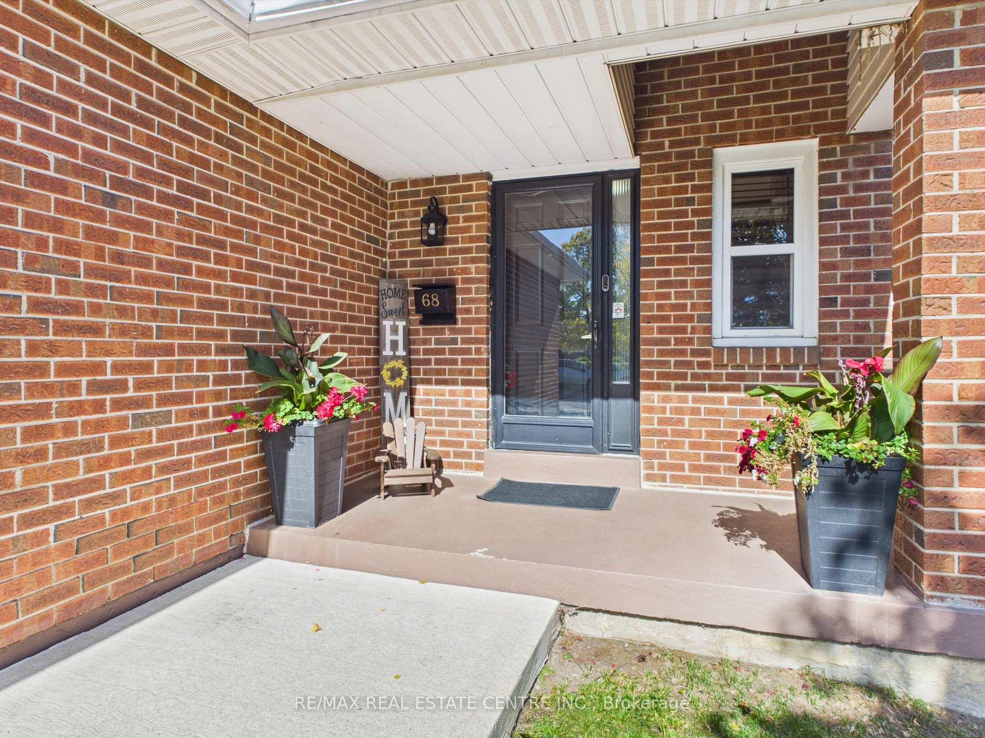 Photo 3 of 68 Aurora Place, Brampton, Heart Lake West — HOMEH