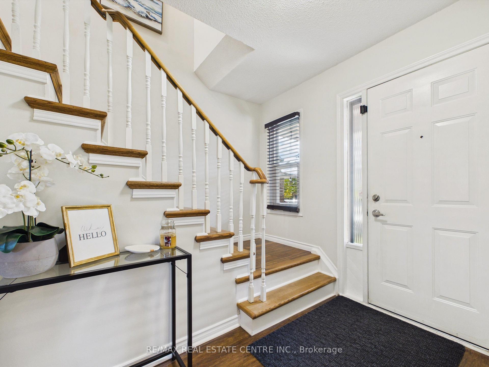 Photo 4 of 68 Aurora Place, Brampton, Heart Lake West — HOMEH
