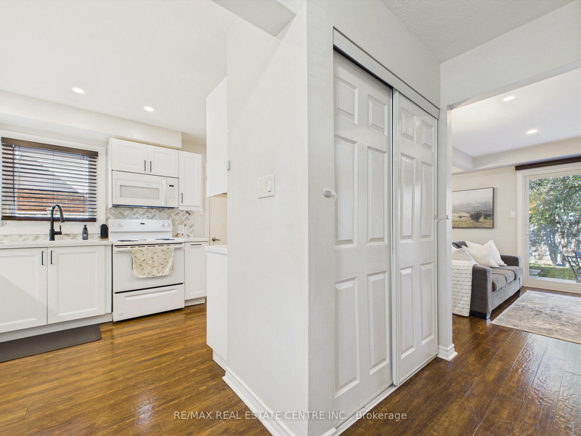 Photo 5 of 68 Aurora Place, Brampton, Heart Lake West — HOMEH