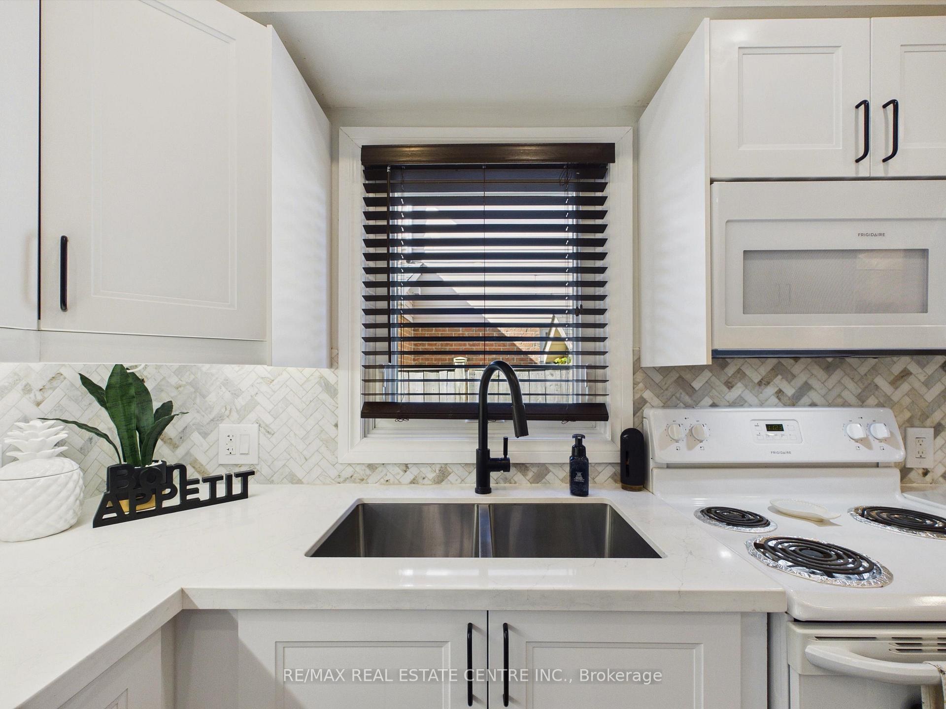 Photo 8 of 68 Aurora Place, Brampton, Heart Lake West — HOMEH