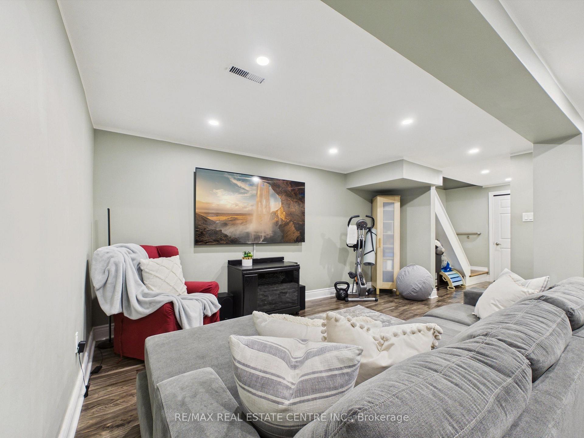 Photo 30 of 68 Aurora Place, Brampton, Heart Lake West — HOMEH