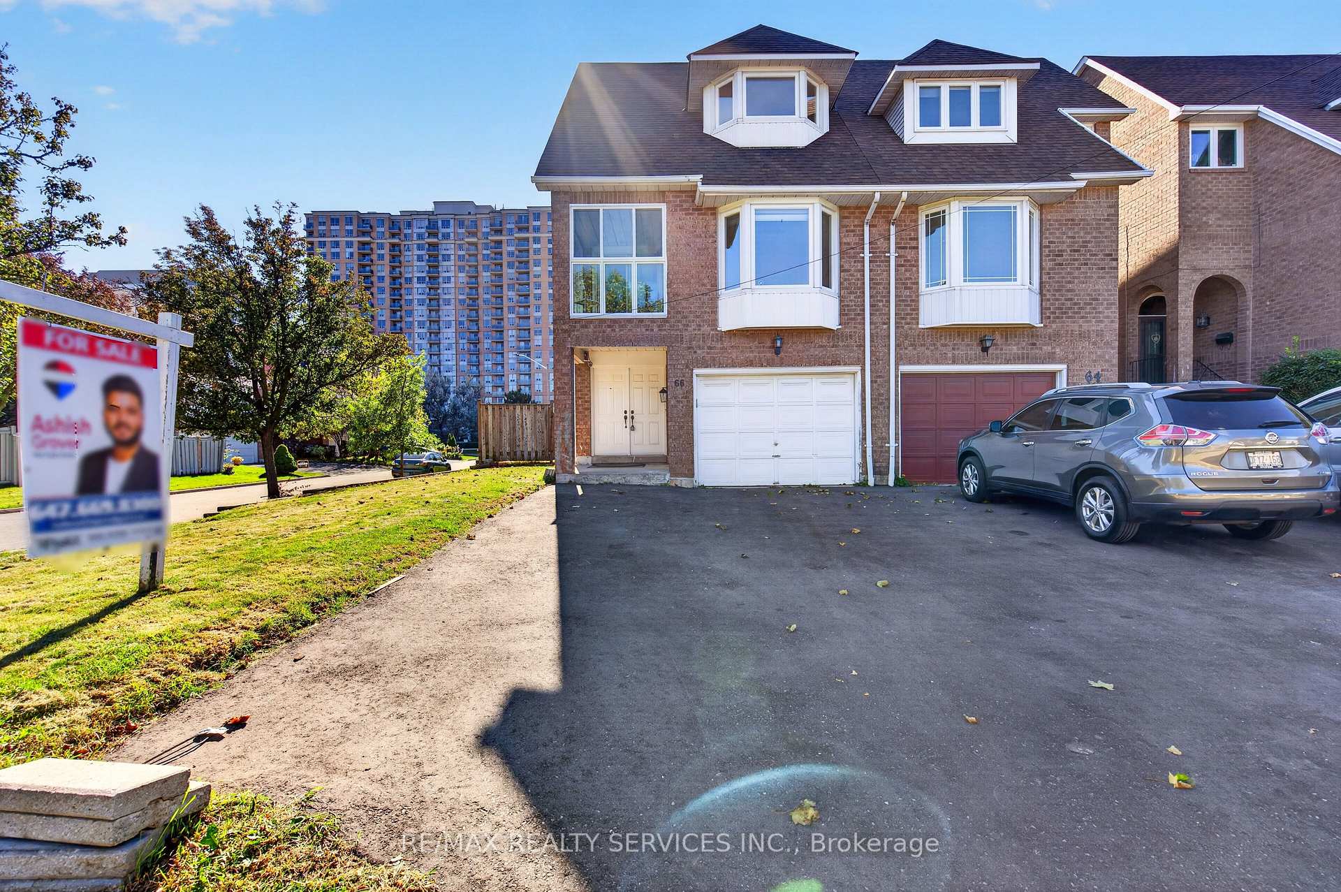 Photo 2 of 66 Clansman Trail, Mississauga, Hurontario — HOMEH