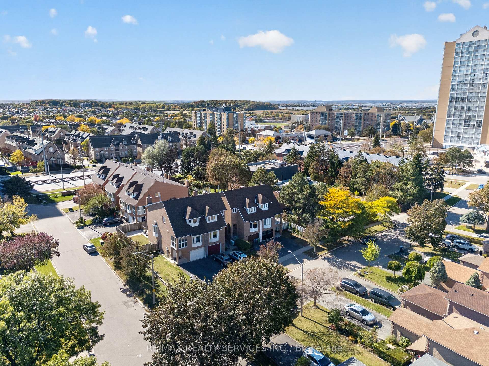 Photo 3 of 66 Clansman Trail, Mississauga, Hurontario — HOMEH