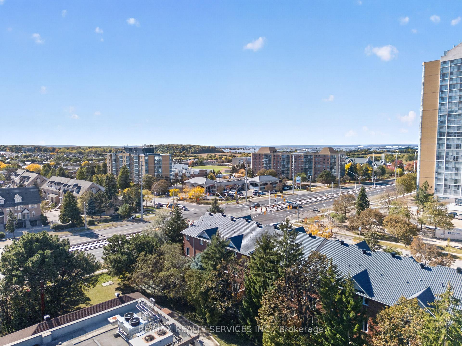 Photo 5 of 66 Clansman Trail, Mississauga, Hurontario — HOMEH