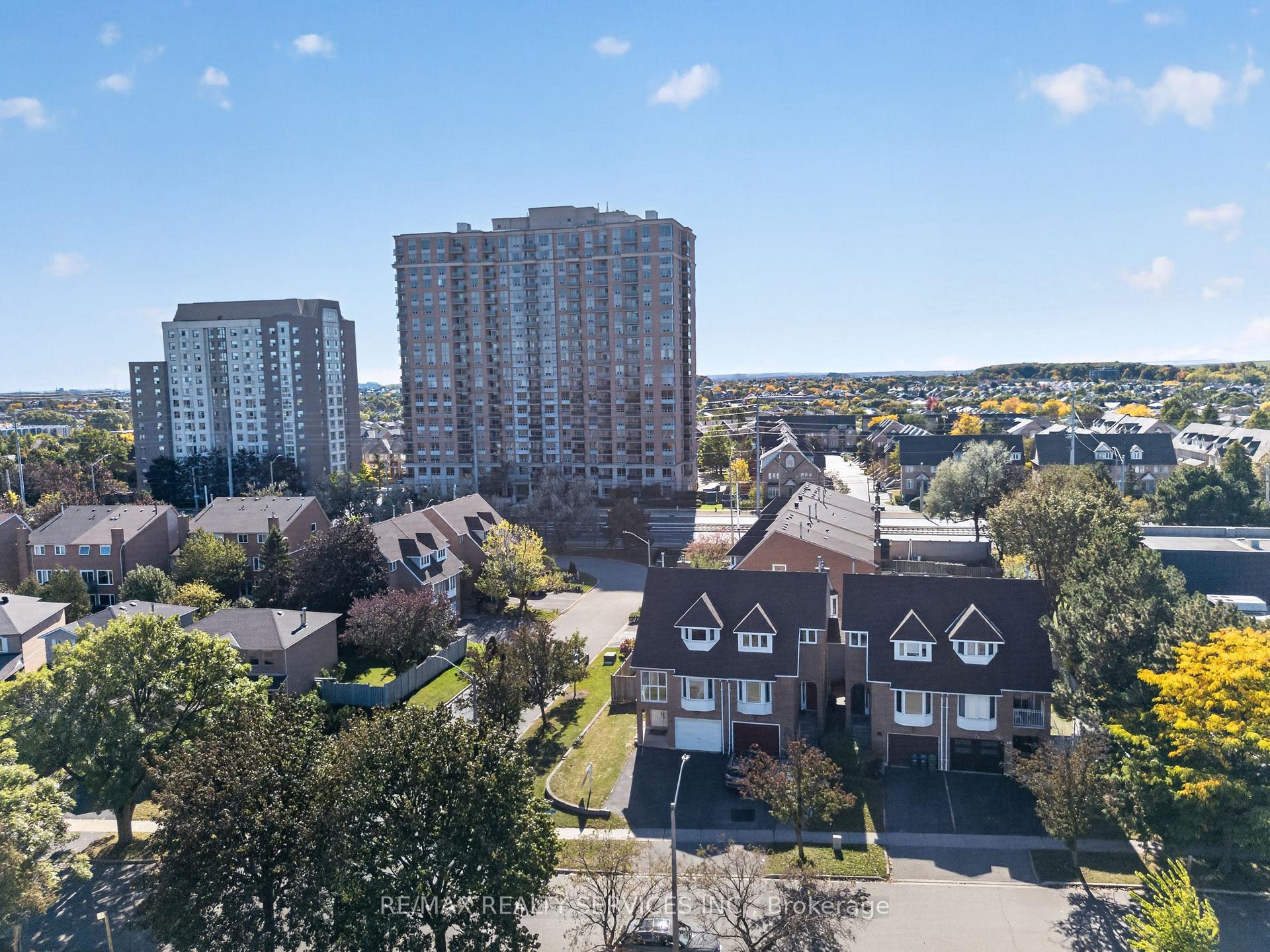 Photo 6 of 66 Clansman Trail, Mississauga, Hurontario — HOMEH