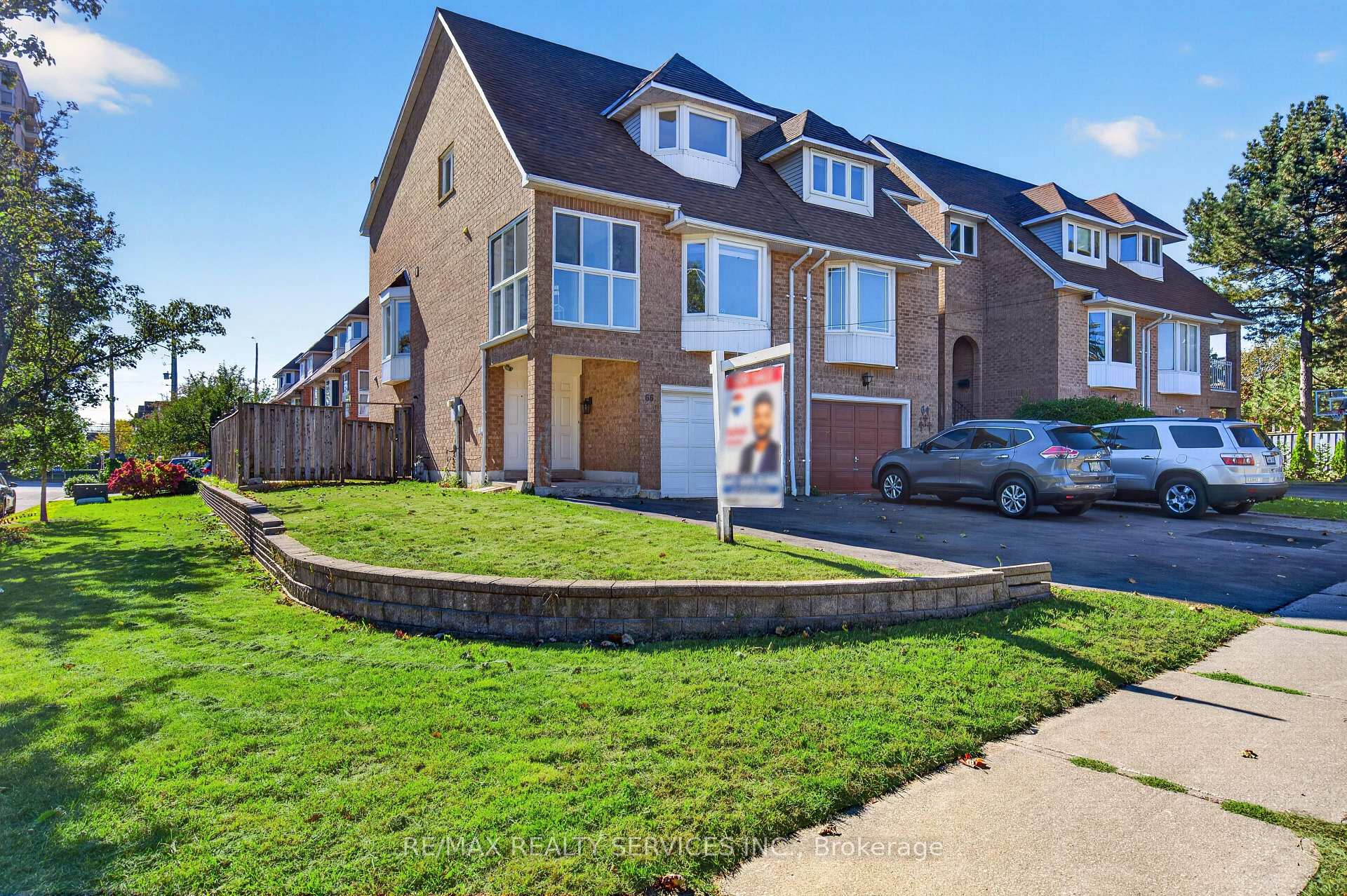 Photo 9 of 66 Clansman Trail, Mississauga, Hurontario — HOMEH