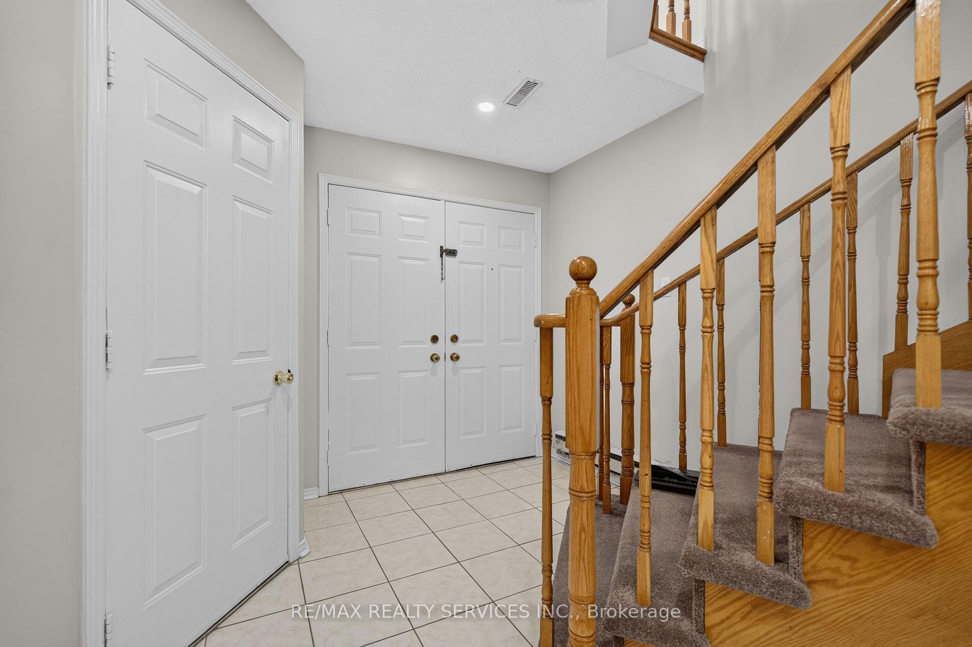 Photo 10 of 66 Clansman Trail, Mississauga, Hurontario — HOMEH