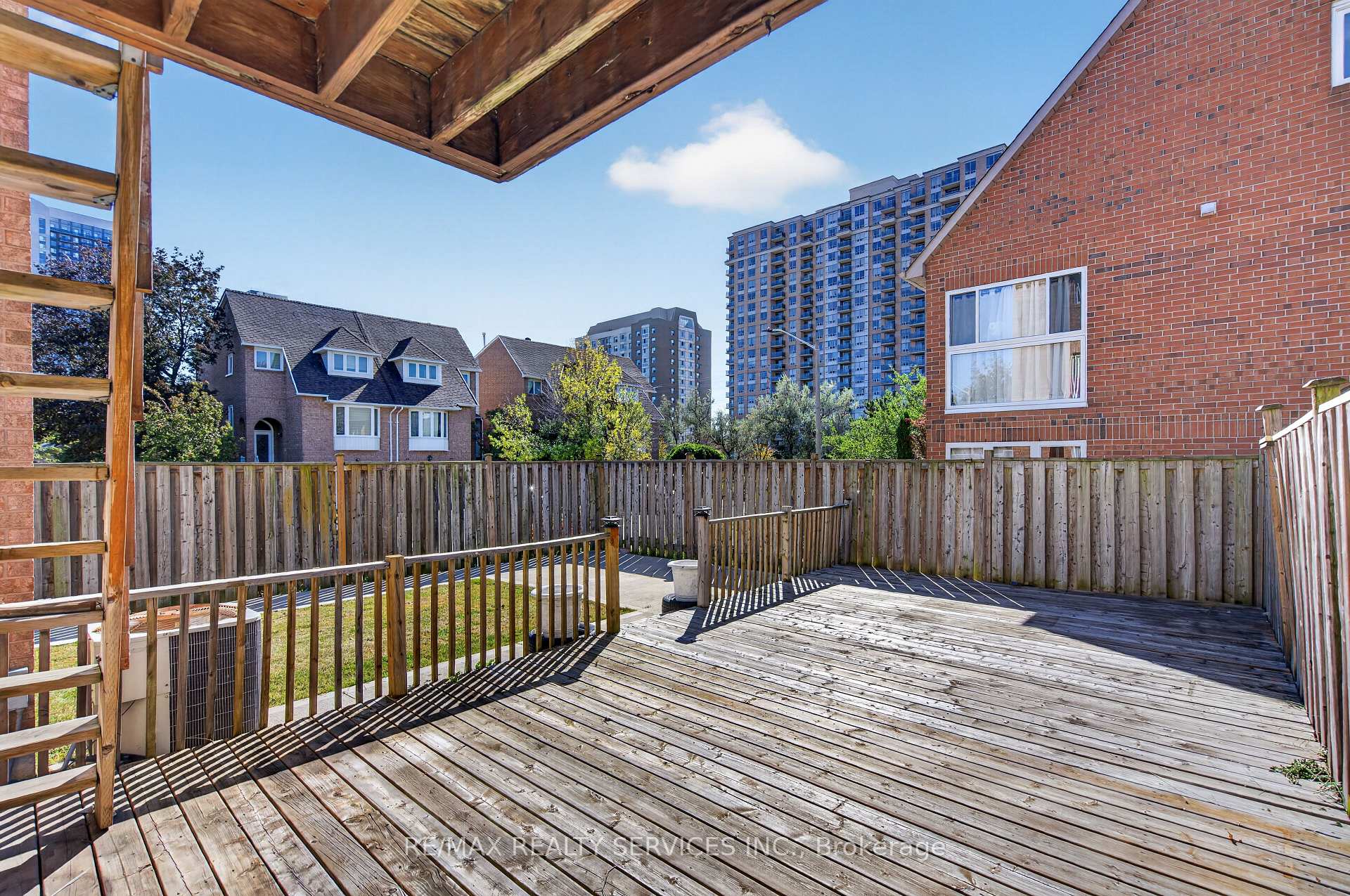Photo 15 of 66 Clansman Trail, Mississauga, Hurontario — HOMEH