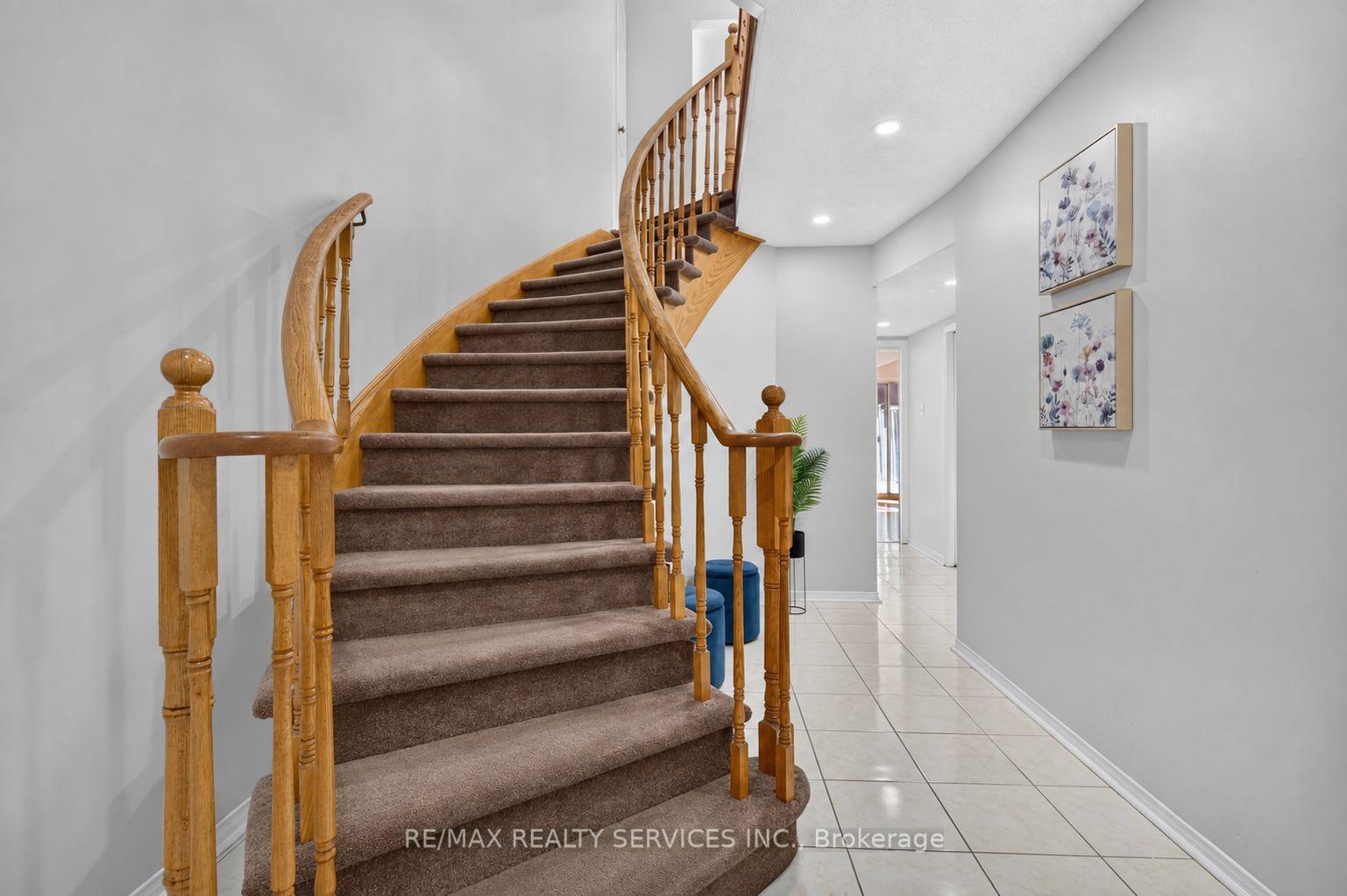 Photo 18 of 66 Clansman Trail, Mississauga, Hurontario — HOMEH