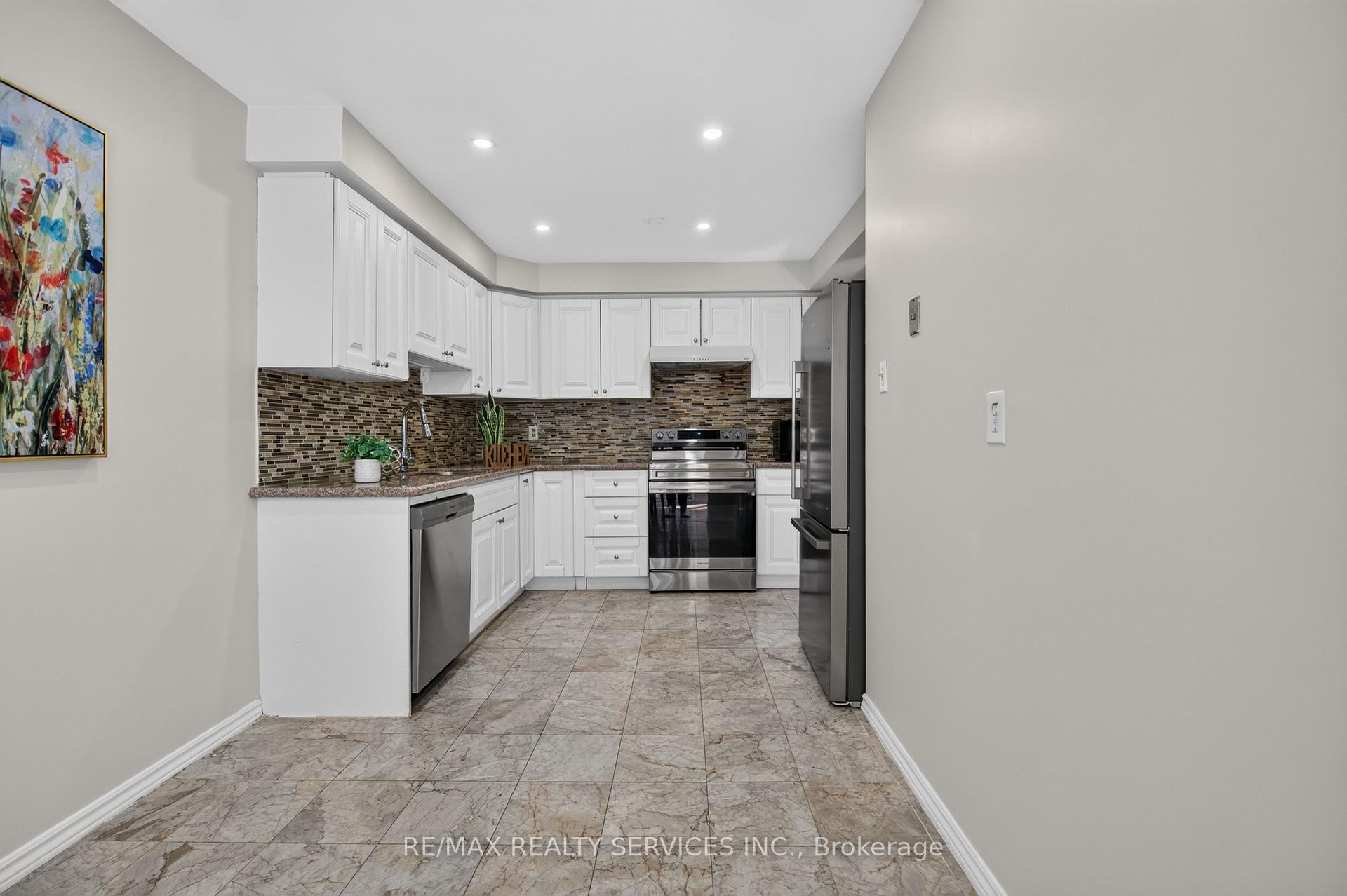Photo 27 of 66 Clansman Trail, Mississauga, Hurontario — HOMEH