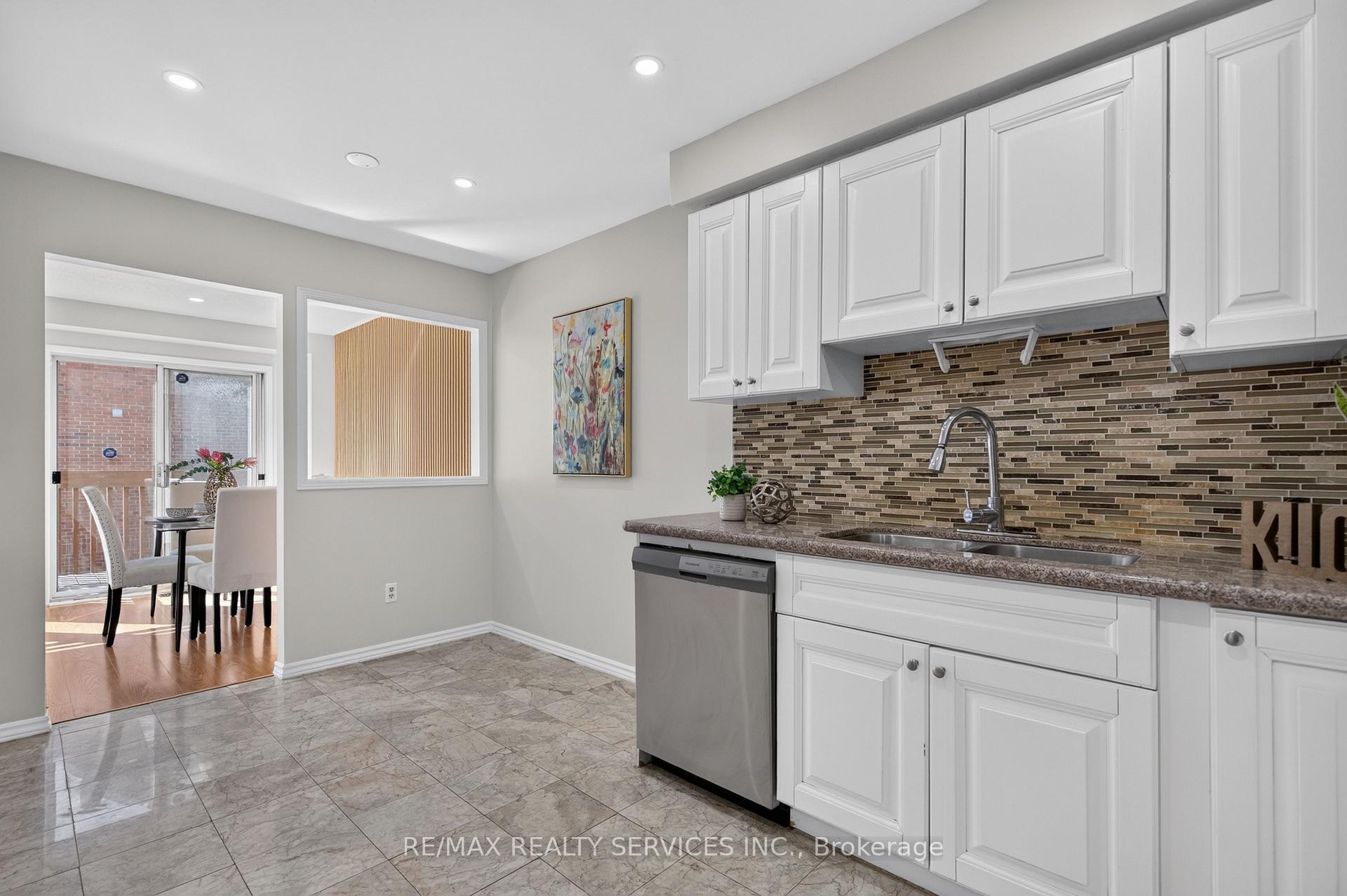 Photo 29 of 66 Clansman Trail, Mississauga, Hurontario — HOMEH