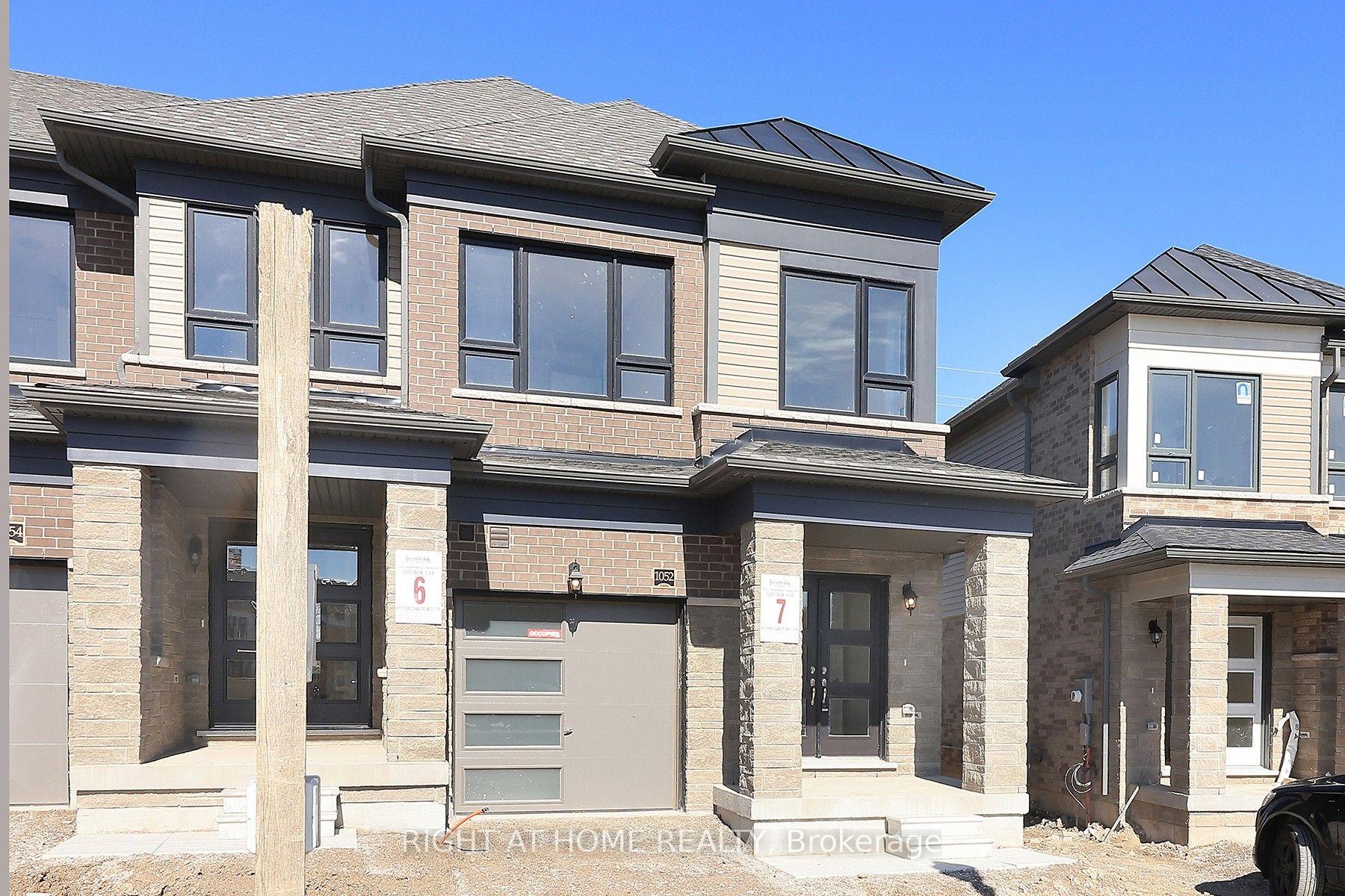 Photo 3 of 1052 Periwinkle Crescent, Woodstock, Woodstock - North — HOMEH