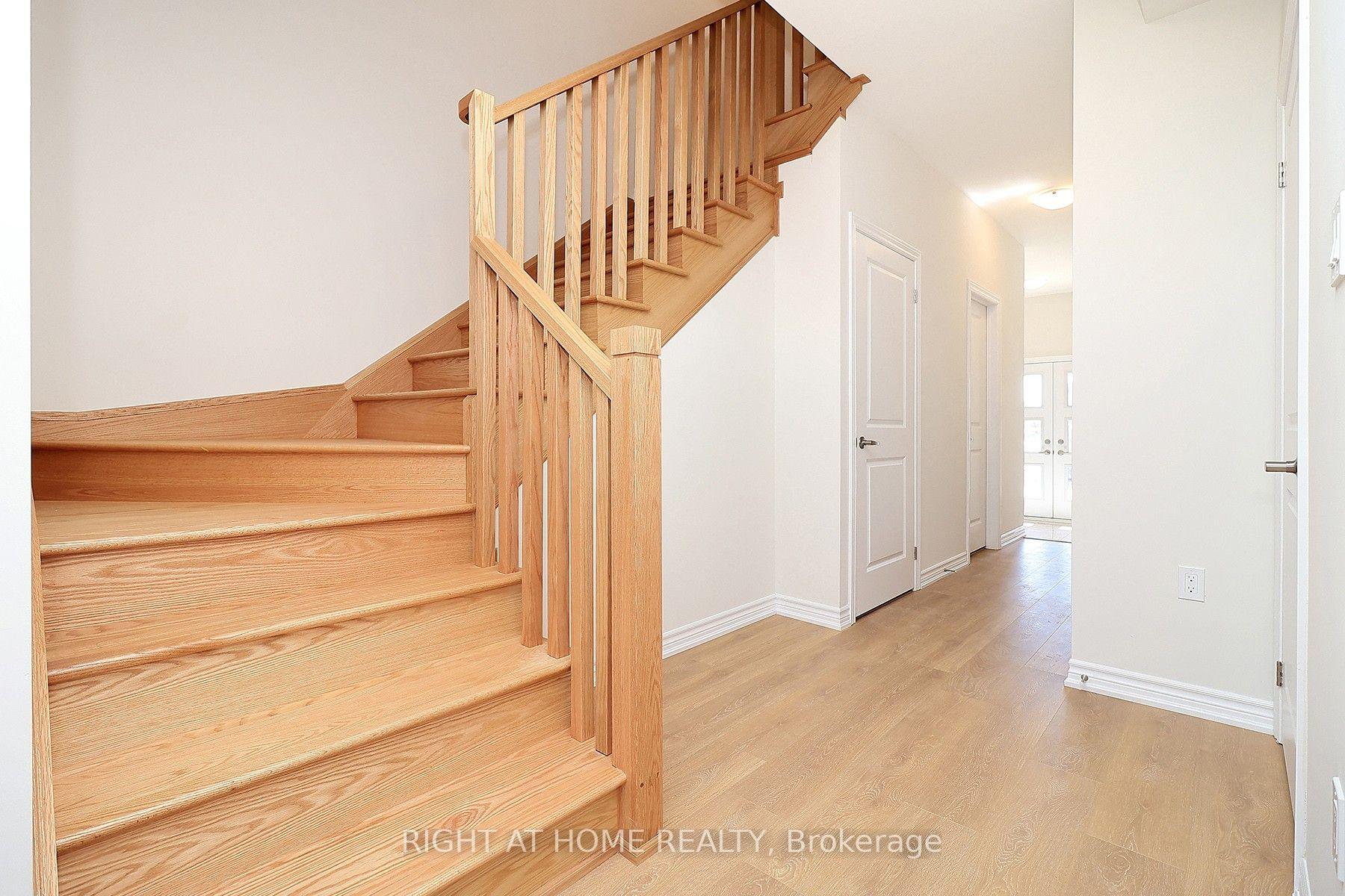 Photo 6 of 1052 Periwinkle Crescent, Woodstock, Woodstock - North — HOMEH