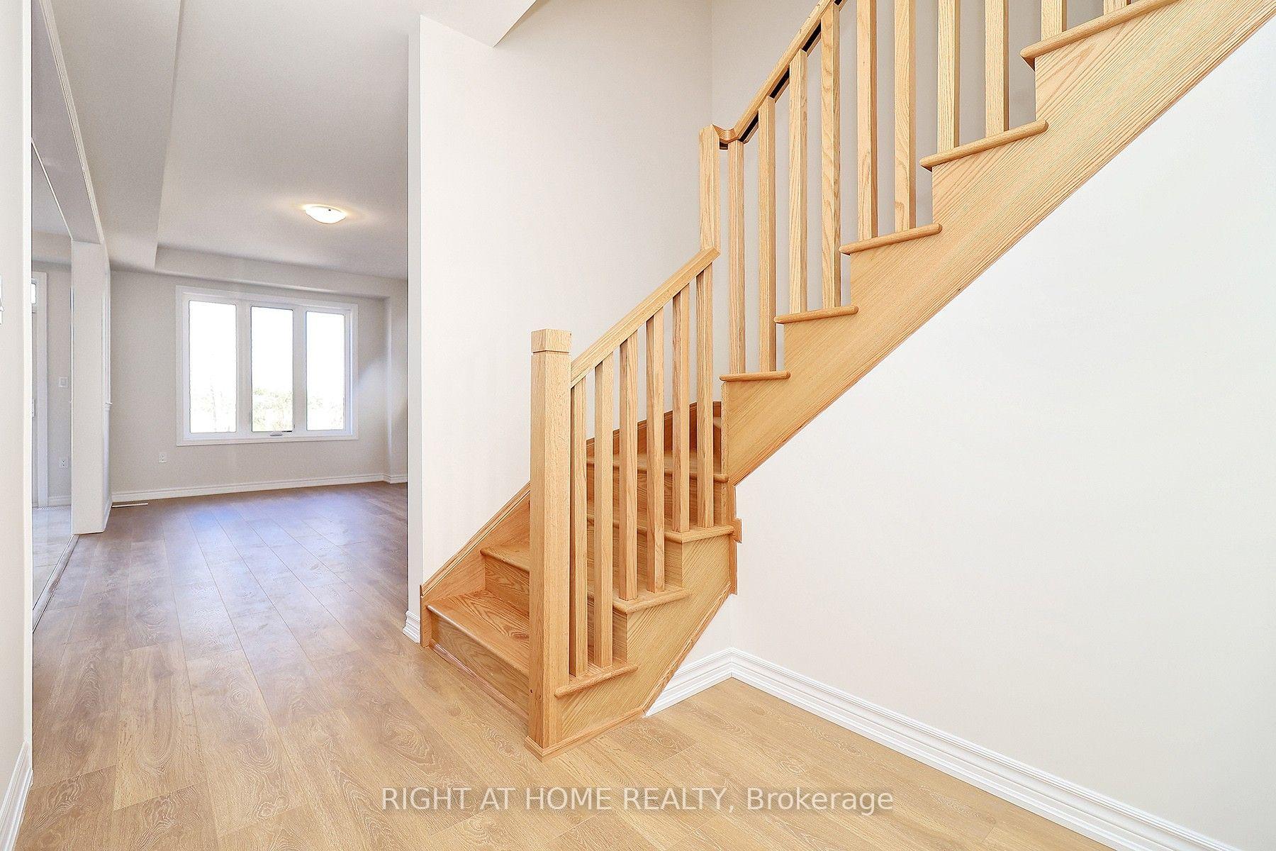 Photo 7 of 1052 Periwinkle Crescent, Woodstock, Woodstock - North — HOMEH