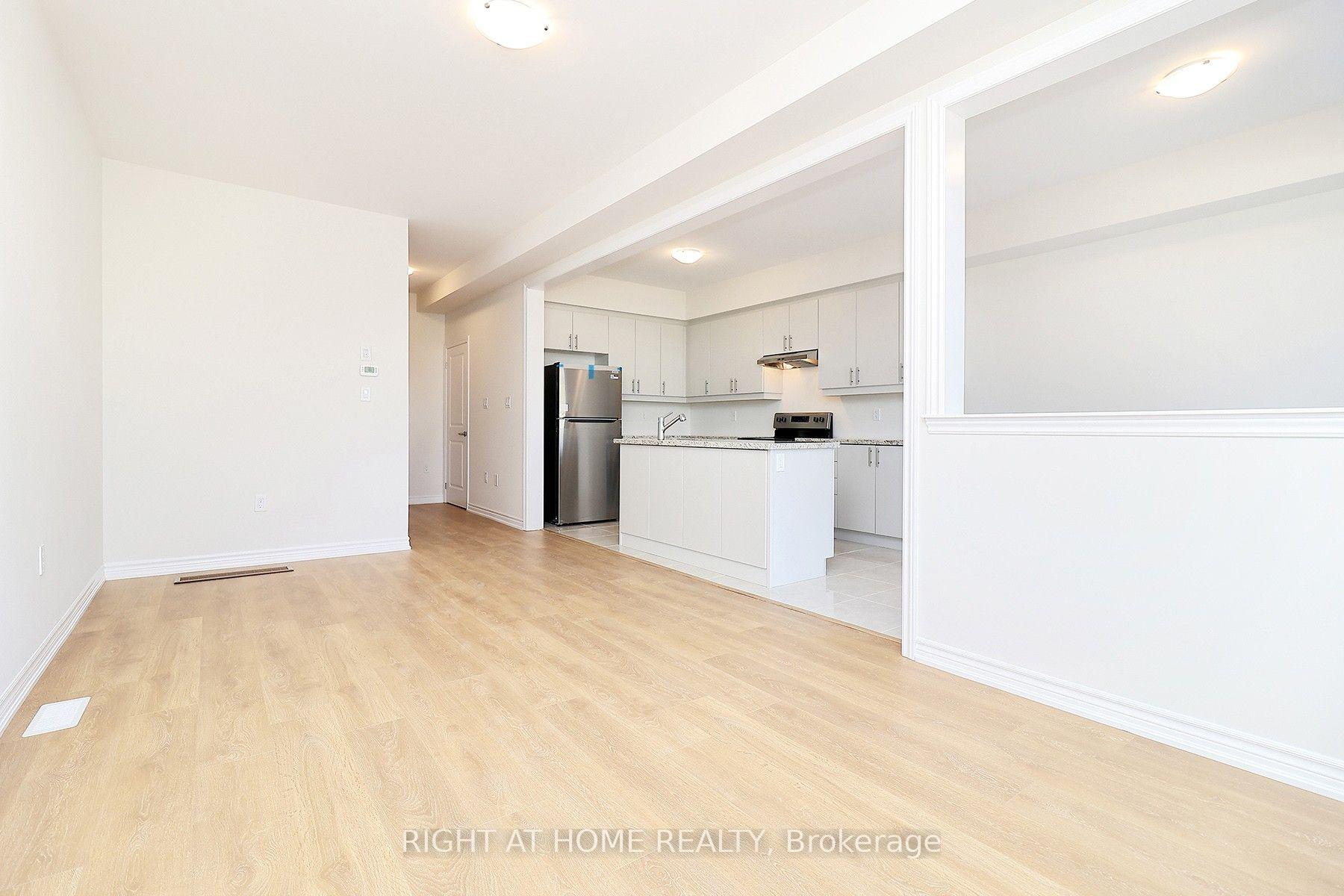 Photo 9 of 1052 Periwinkle Crescent, Woodstock, Woodstock - North — HOMEH