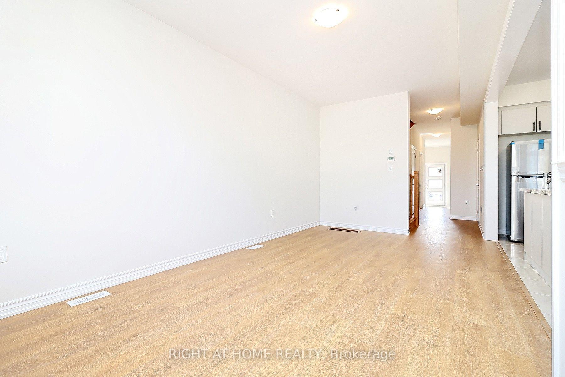 Photo 10 of 1052 Periwinkle Crescent, Woodstock, Woodstock - North — HOMEH