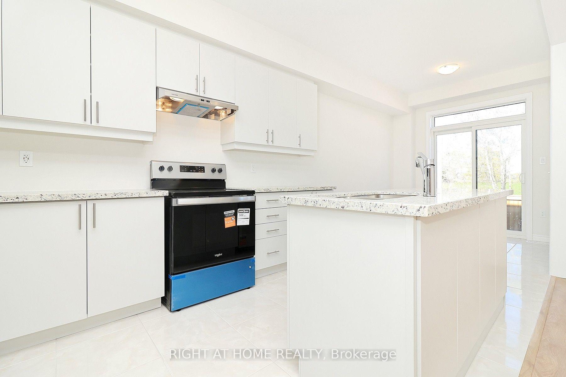 Photo 11 of 1052 Periwinkle Crescent, Woodstock, Woodstock - North — HOMEH