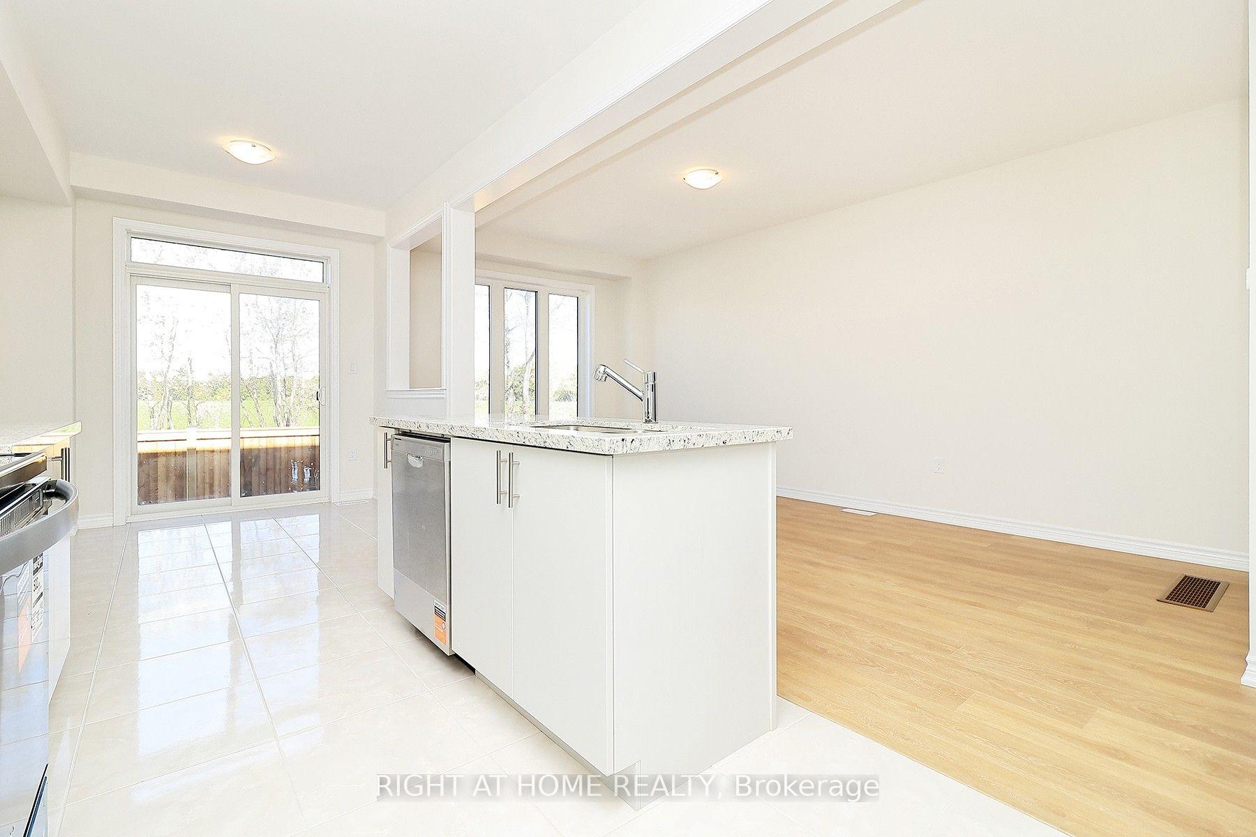 Photo 12 of 1052 Periwinkle Crescent, Woodstock, Woodstock - North — HOMEH