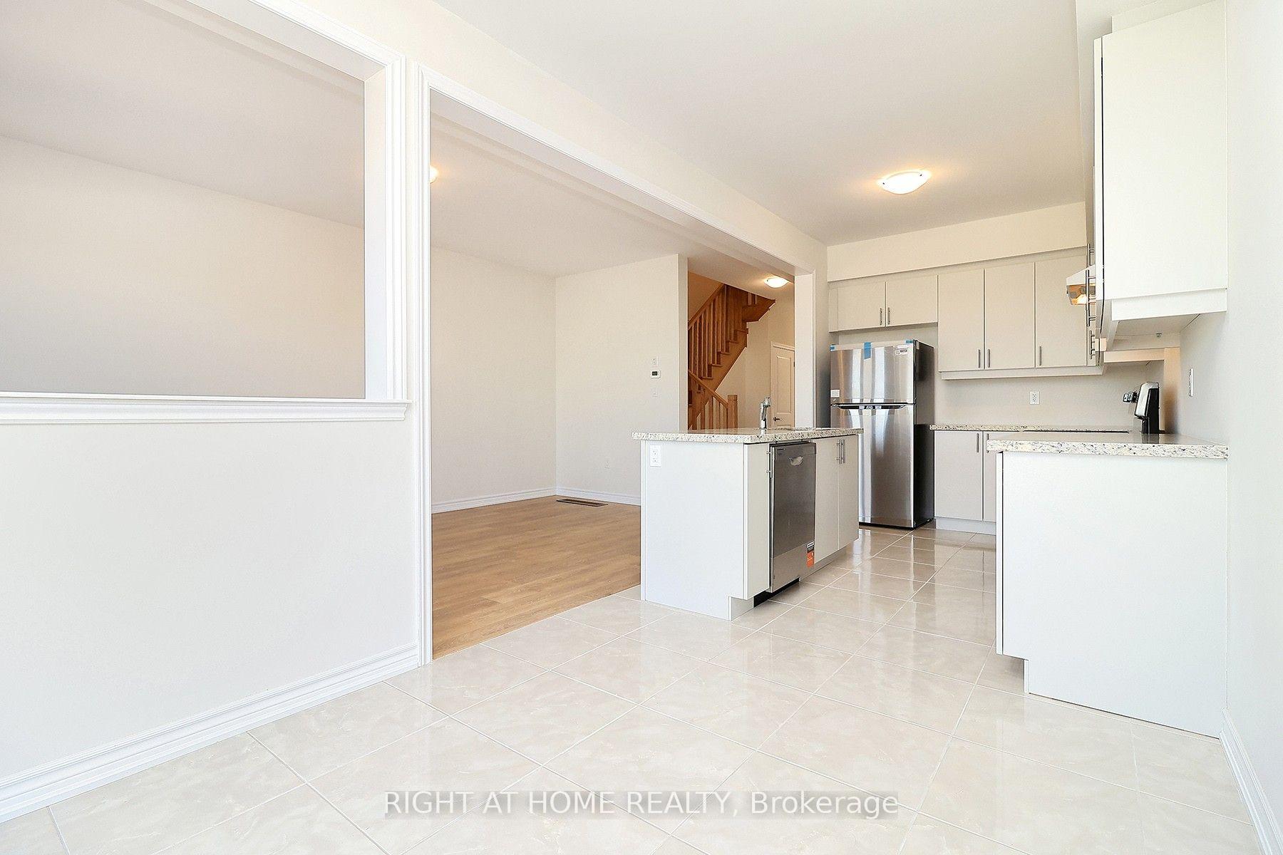 Photo 16 of 1052 Periwinkle Crescent, Woodstock, Woodstock - North — HOMEH