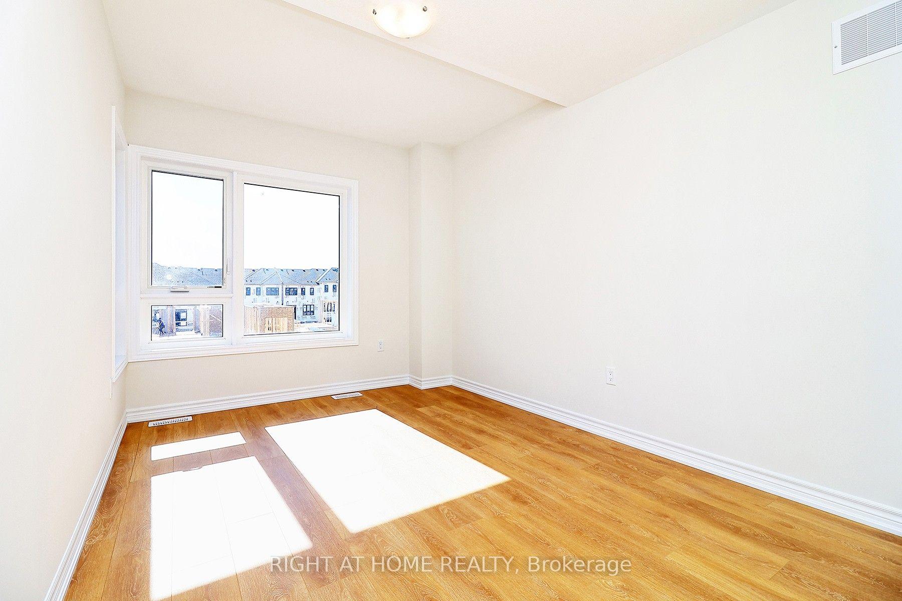 Photo 25 of 1052 Periwinkle Crescent, Woodstock, Woodstock - North — HOMEH
