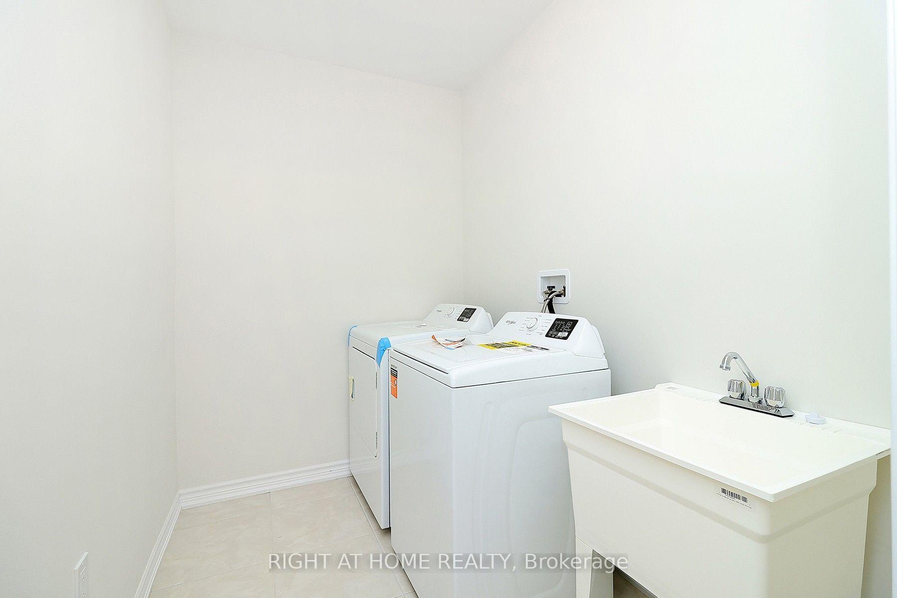 Photo 27 of 1052 Periwinkle Crescent, Woodstock, Woodstock - North — HOMEH