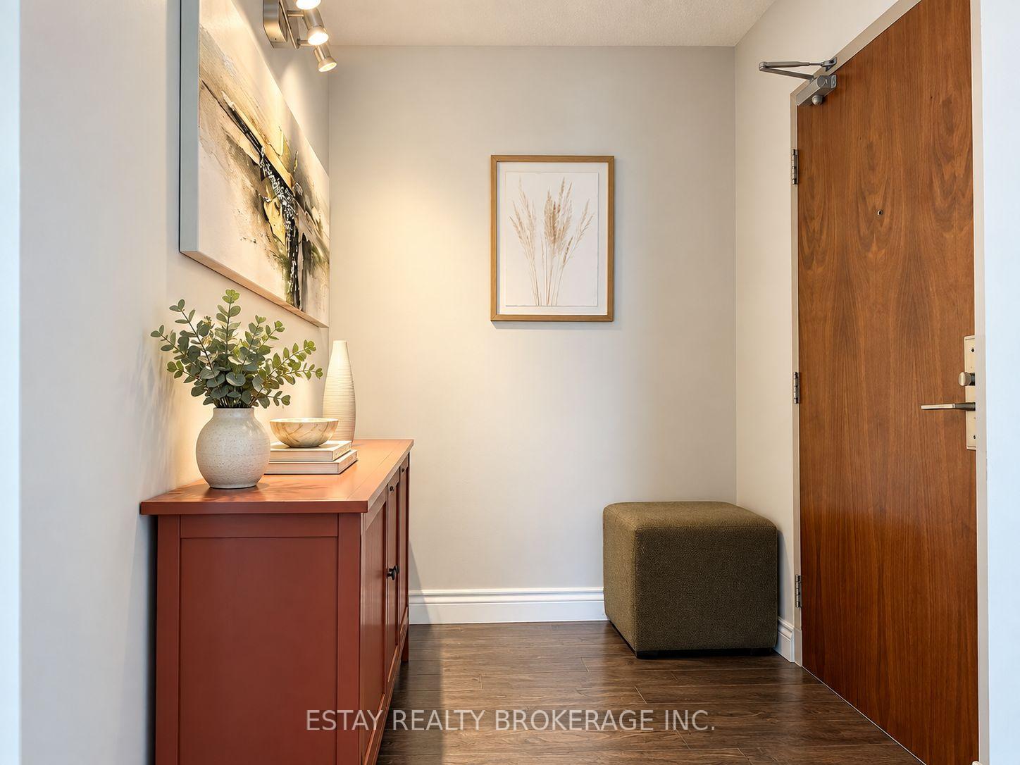 Photo 4 of Unit 1902, 914 Yonge Street, Toronto, The Annex — HOMEH