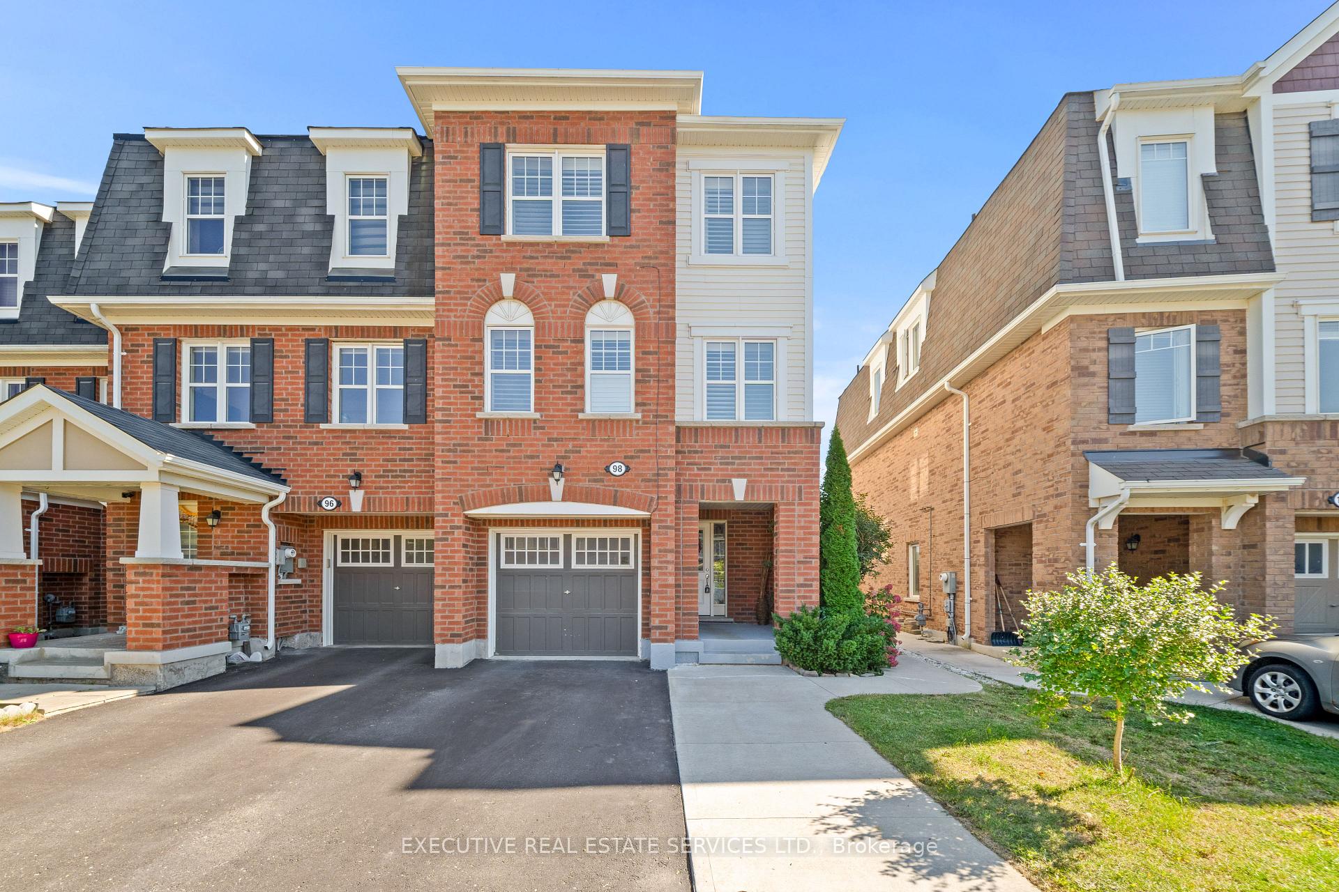 Photo 4 of 98 Bannister Crescent, Brampton, Northwest Brampton — HOMEH