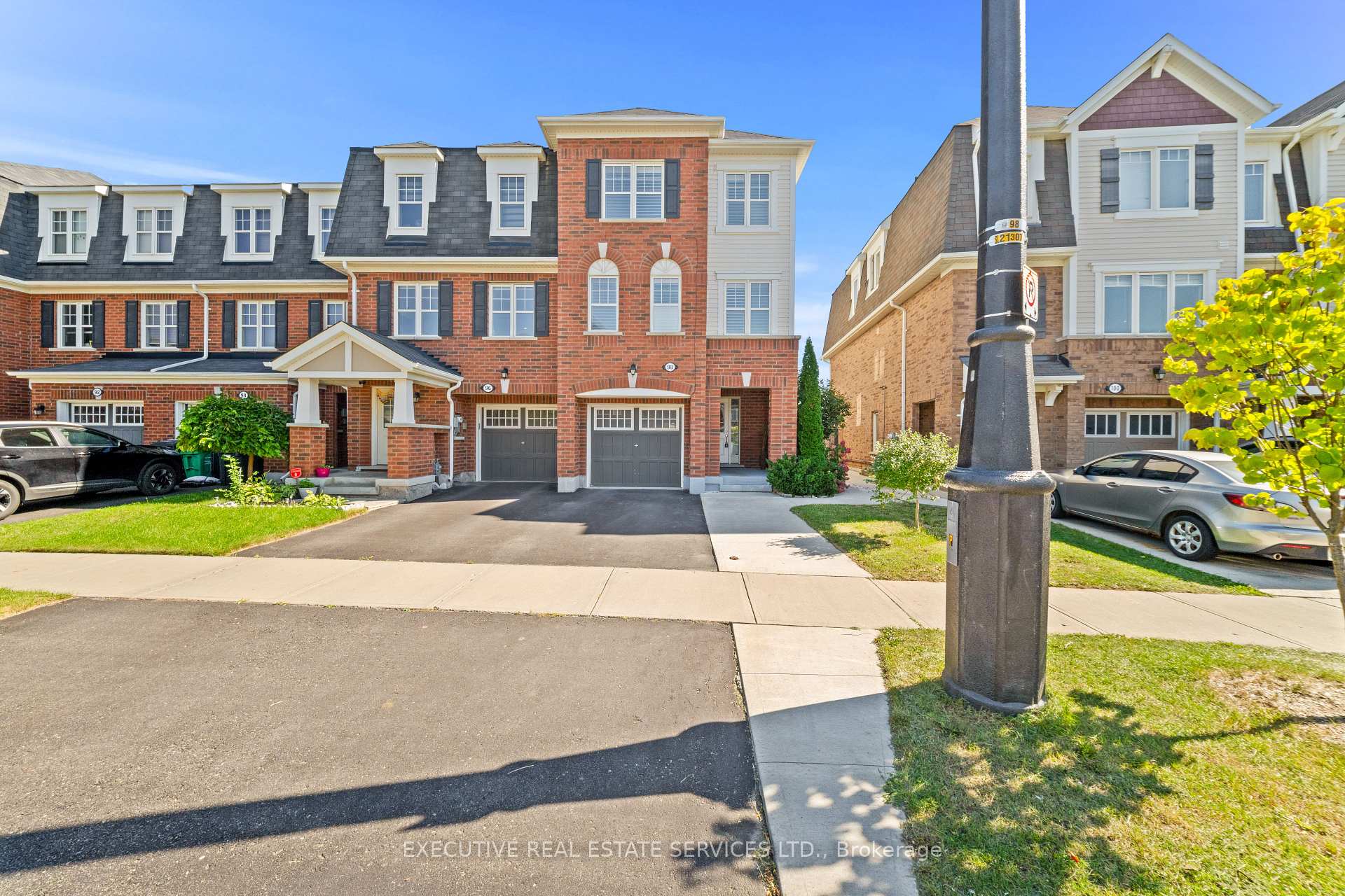 Photo 5 of 98 Bannister Crescent, Brampton, Northwest Brampton — HOMEH