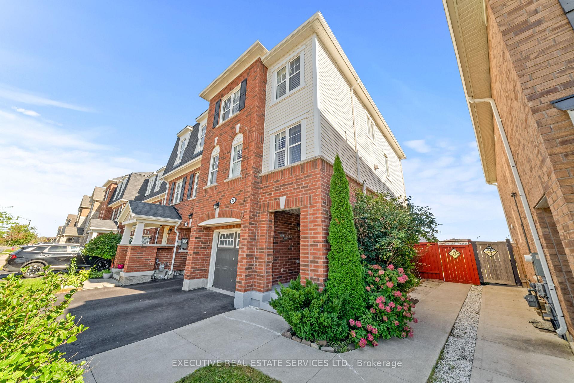 Photo 6 of 98 Bannister Crescent, Brampton, Northwest Brampton — HOMEH
