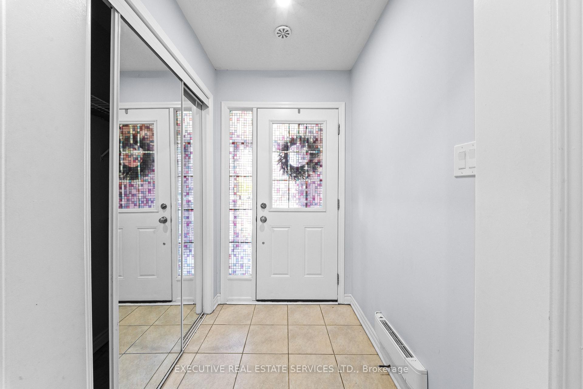 Photo 8 of 98 Bannister Crescent, Brampton, Northwest Brampton — HOMEH