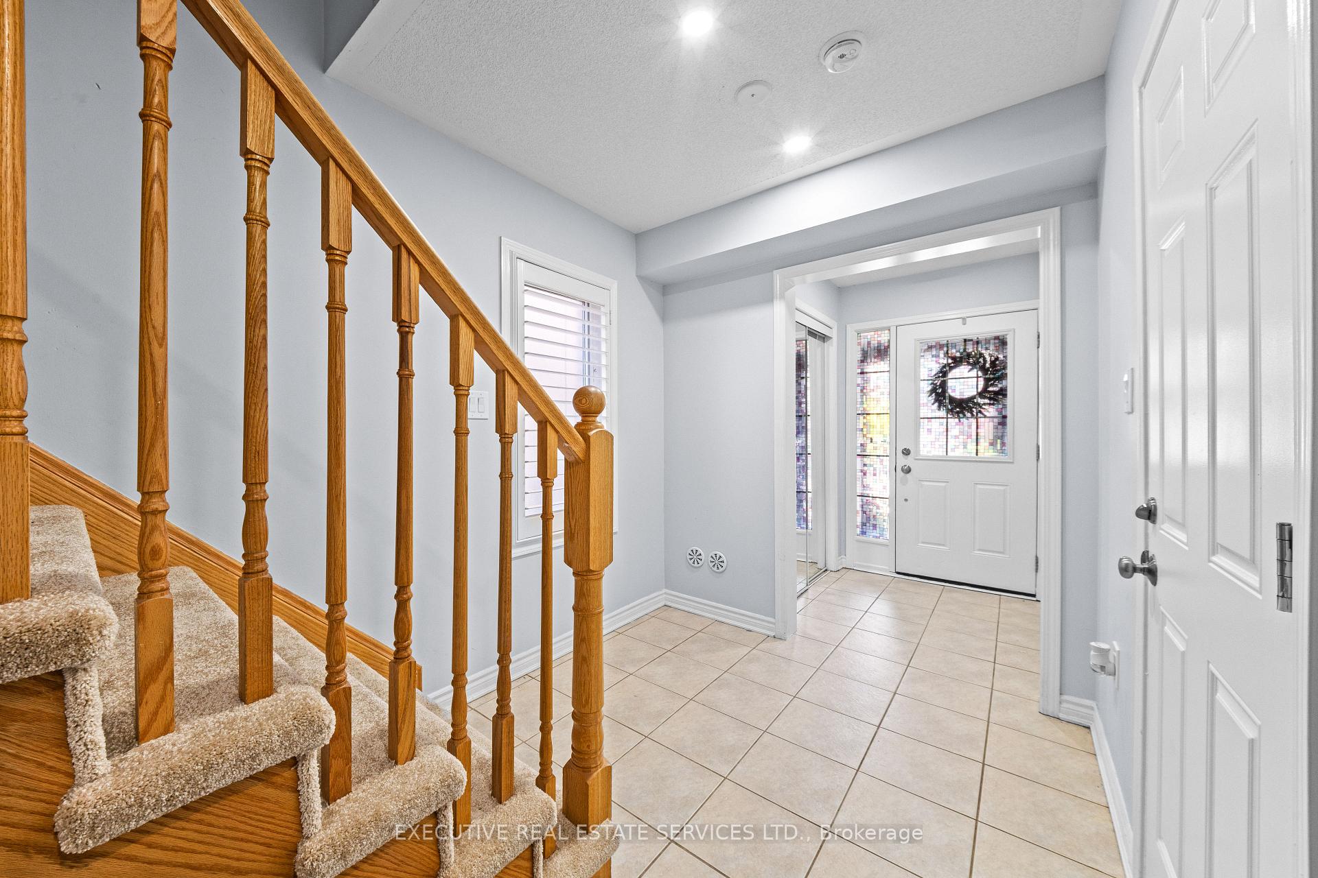 Photo 9 of 98 Bannister Crescent, Brampton, Northwest Brampton — HOMEH