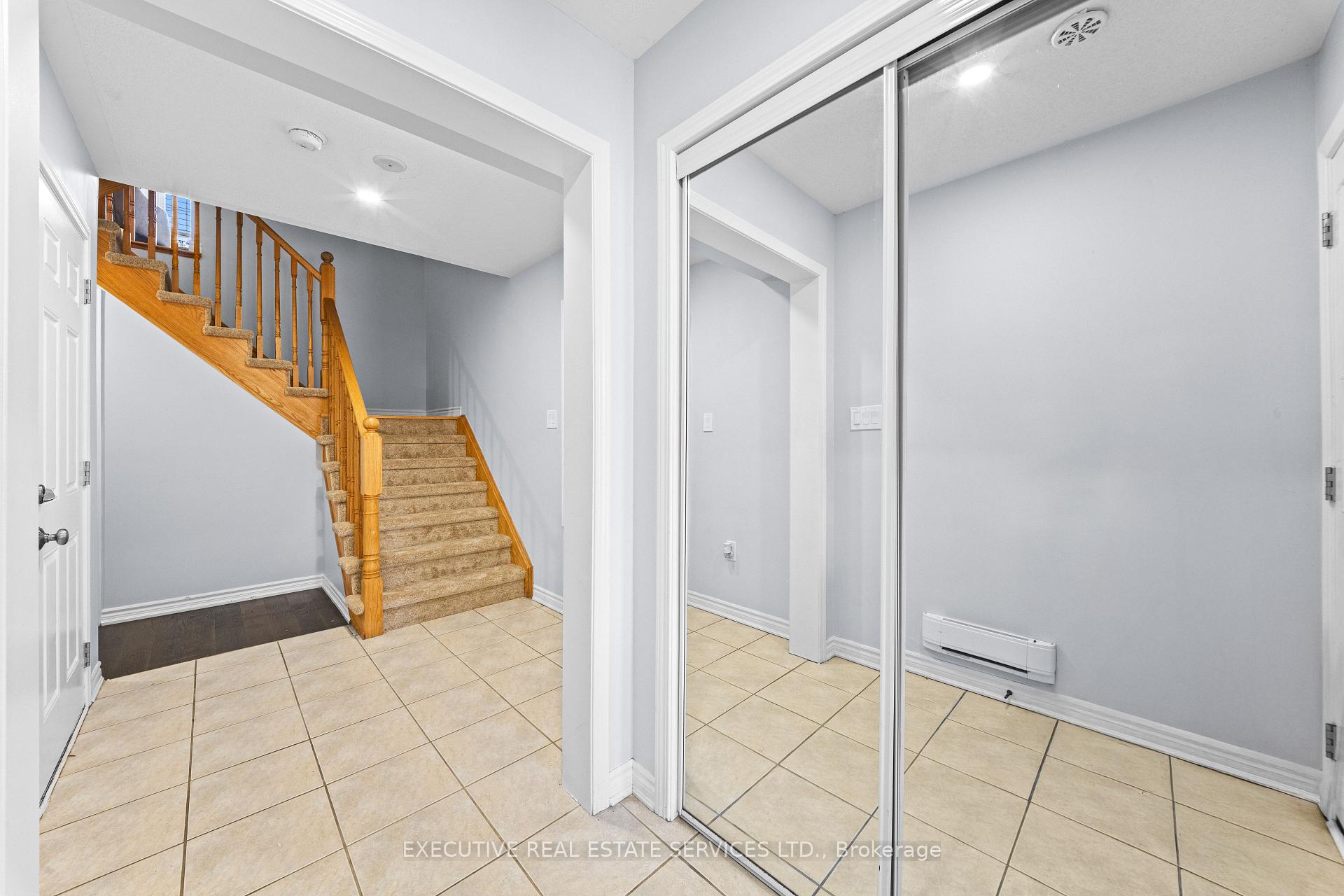 Photo 10 of 98 Bannister Crescent, Brampton, Northwest Brampton — HOMEH