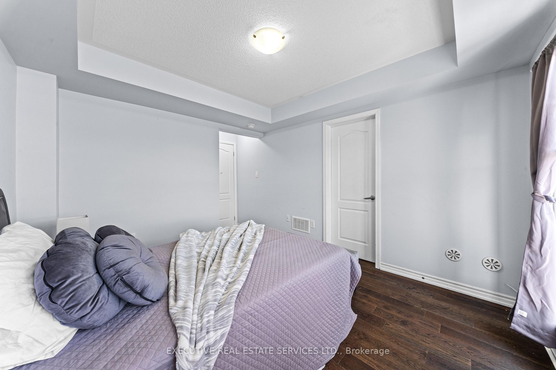 Photo 12 of 98 Bannister Crescent, Brampton, Northwest Brampton — HOMEH