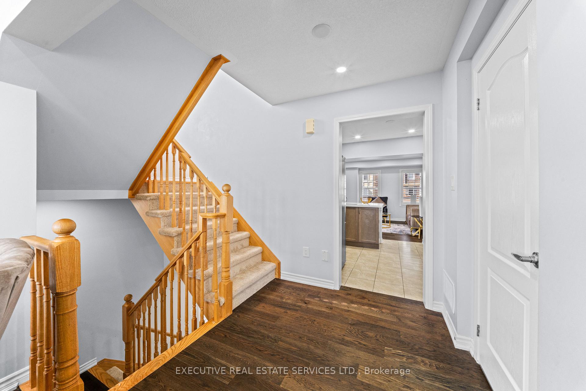 Photo 15 of 98 Bannister Crescent, Brampton, Northwest Brampton — HOMEH