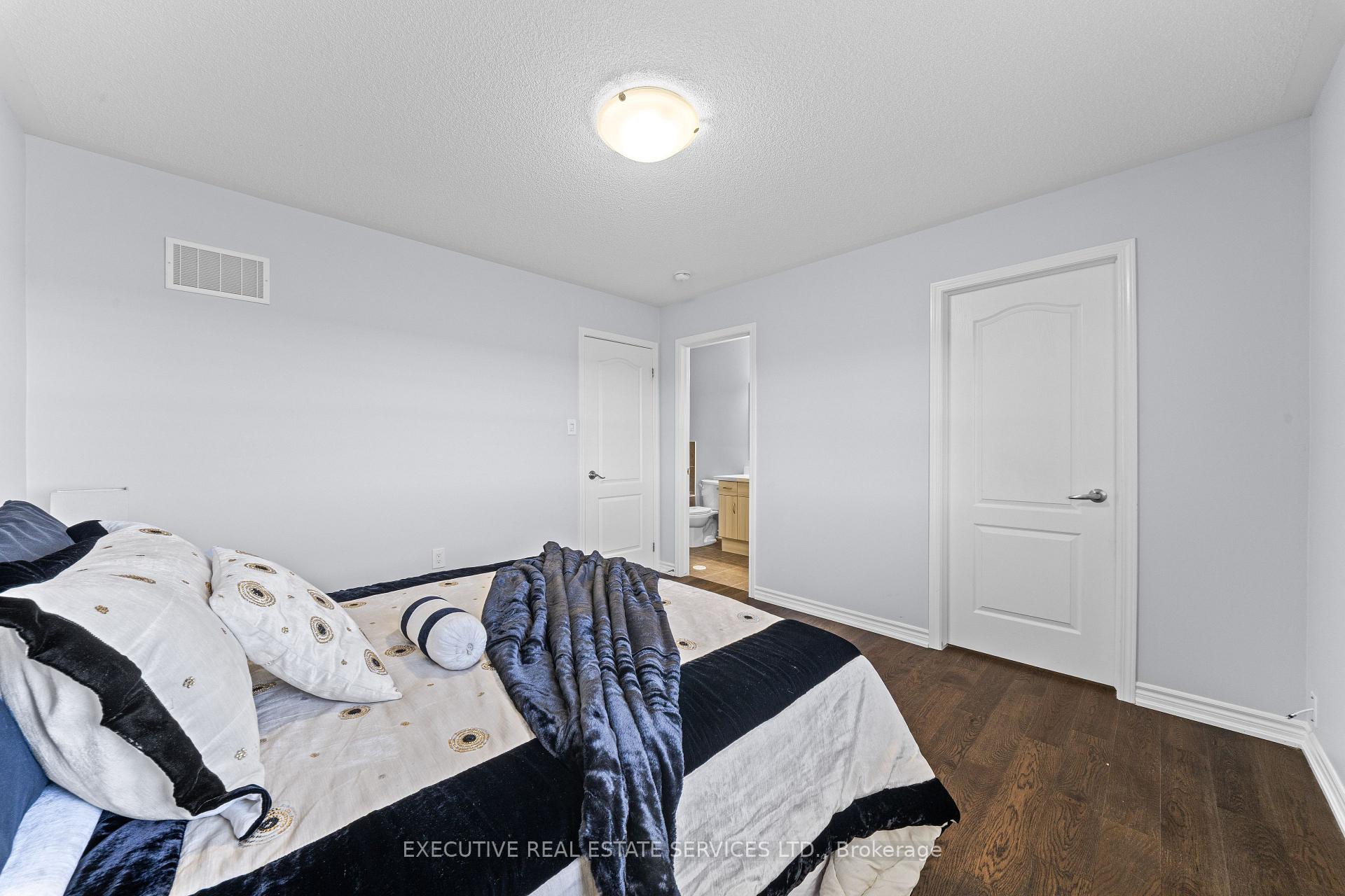 Photo 36 of 98 Bannister Crescent, Brampton, Northwest Brampton — HOMEH
