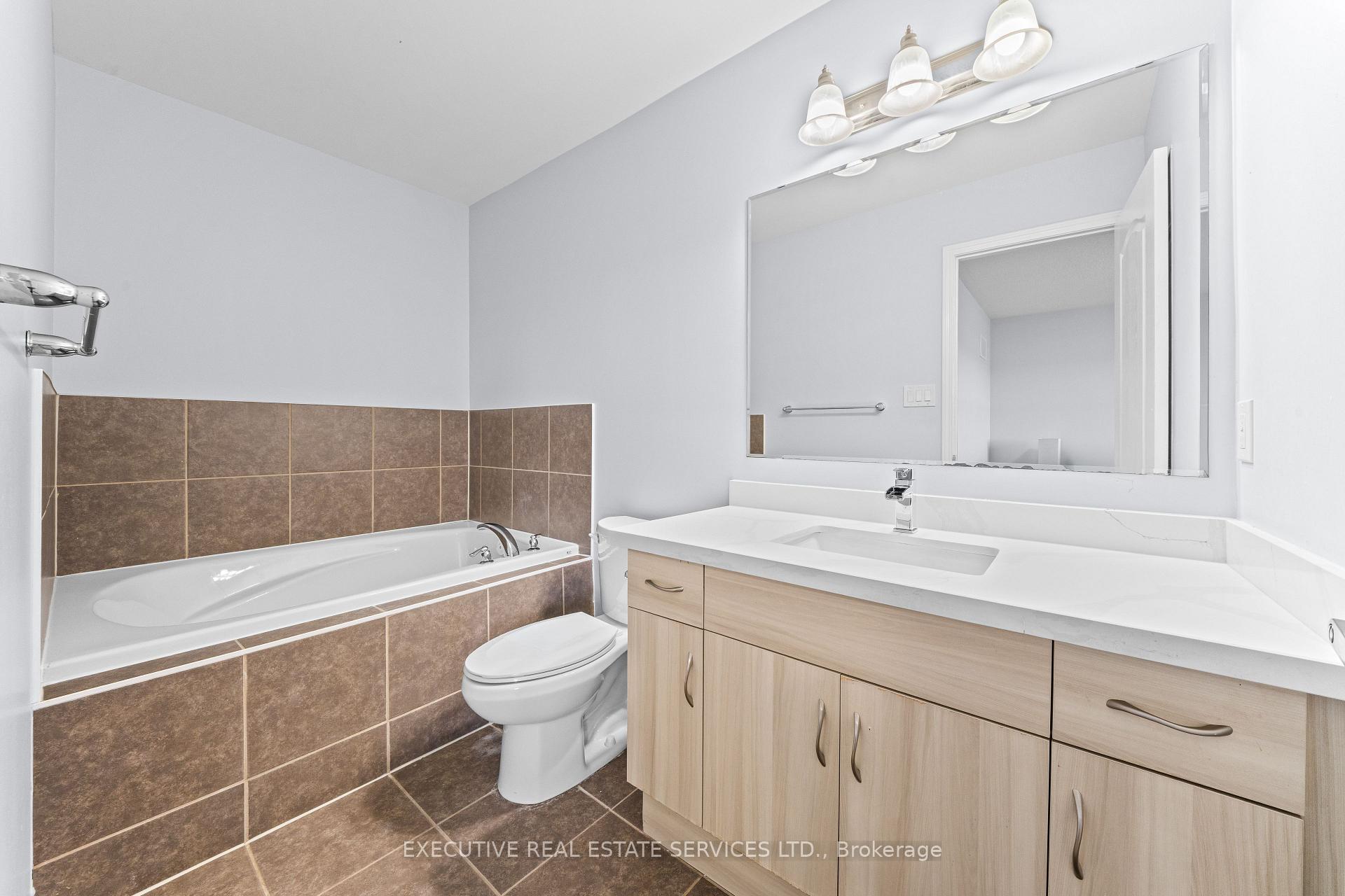 Photo 37 of 98 Bannister Crescent, Brampton, Northwest Brampton — HOMEH