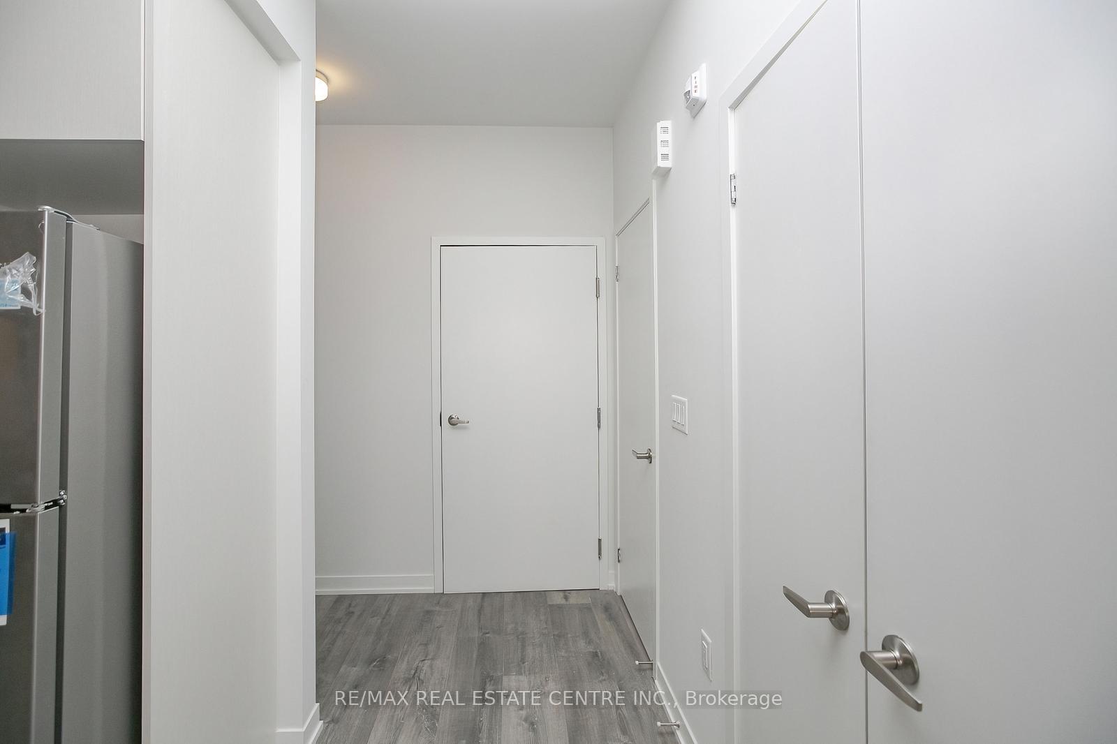 Photo 3 of Unit 4, 3556 Colonial Drive, Mississauga, Erin Mills — HOMEH
