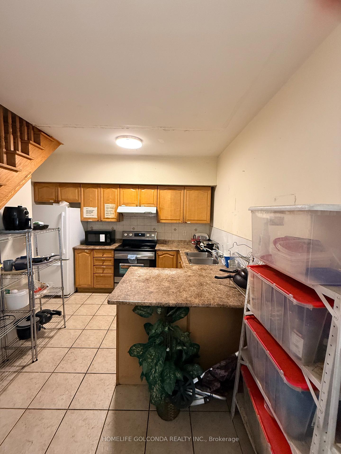 Photo 5 of 10 Aldwinckle Heights, North York, York University Heights — HOMEH