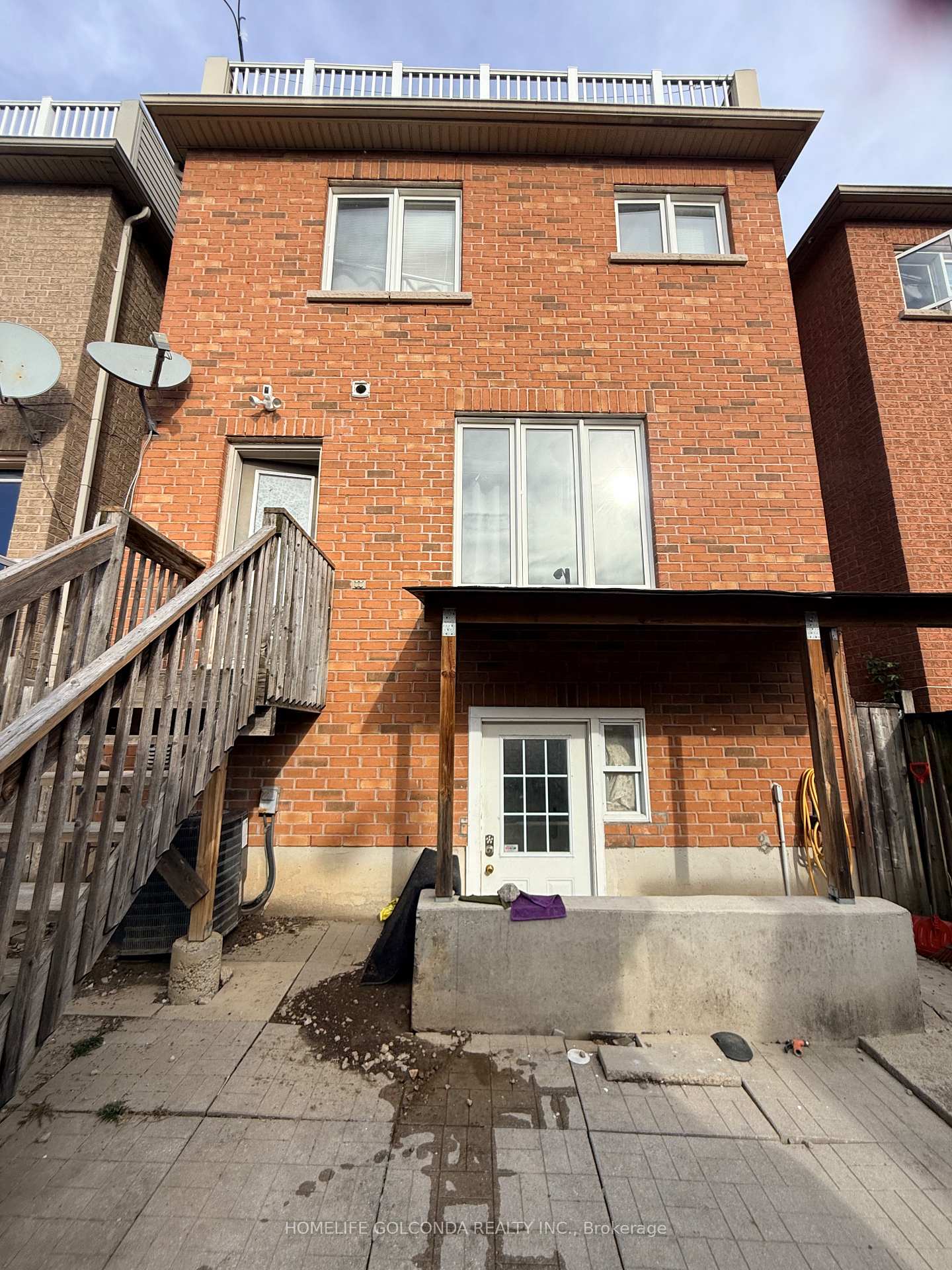 Photo 1 of 10 Aldwinckle Heights, North York, York University Heights — HOMEH