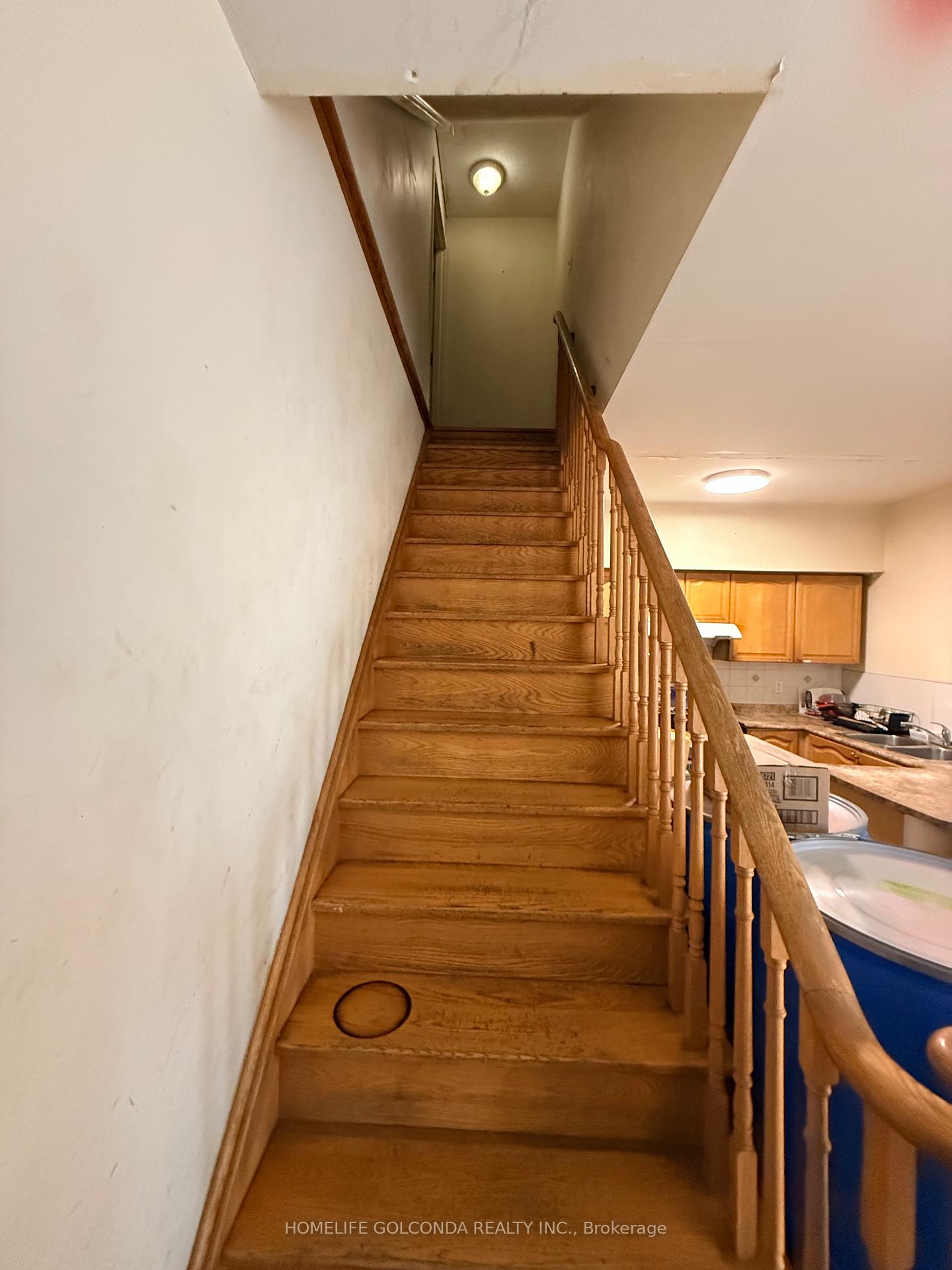 Photo 11 of 10 Aldwinckle Heights, North York, York University Heights — HOMEH