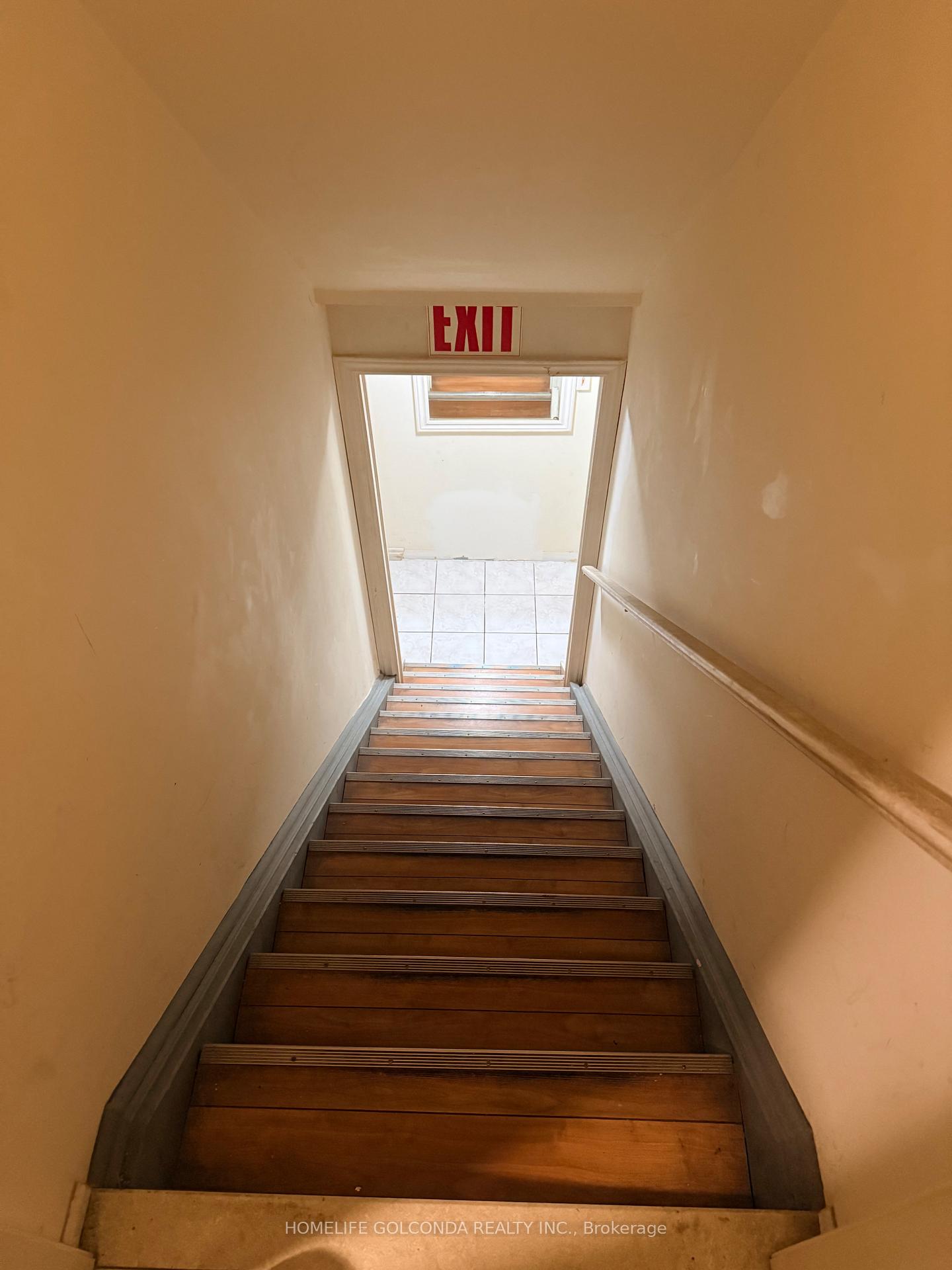 Photo 17 of 10 Aldwinckle Heights, North York, York University Heights — HOMEH