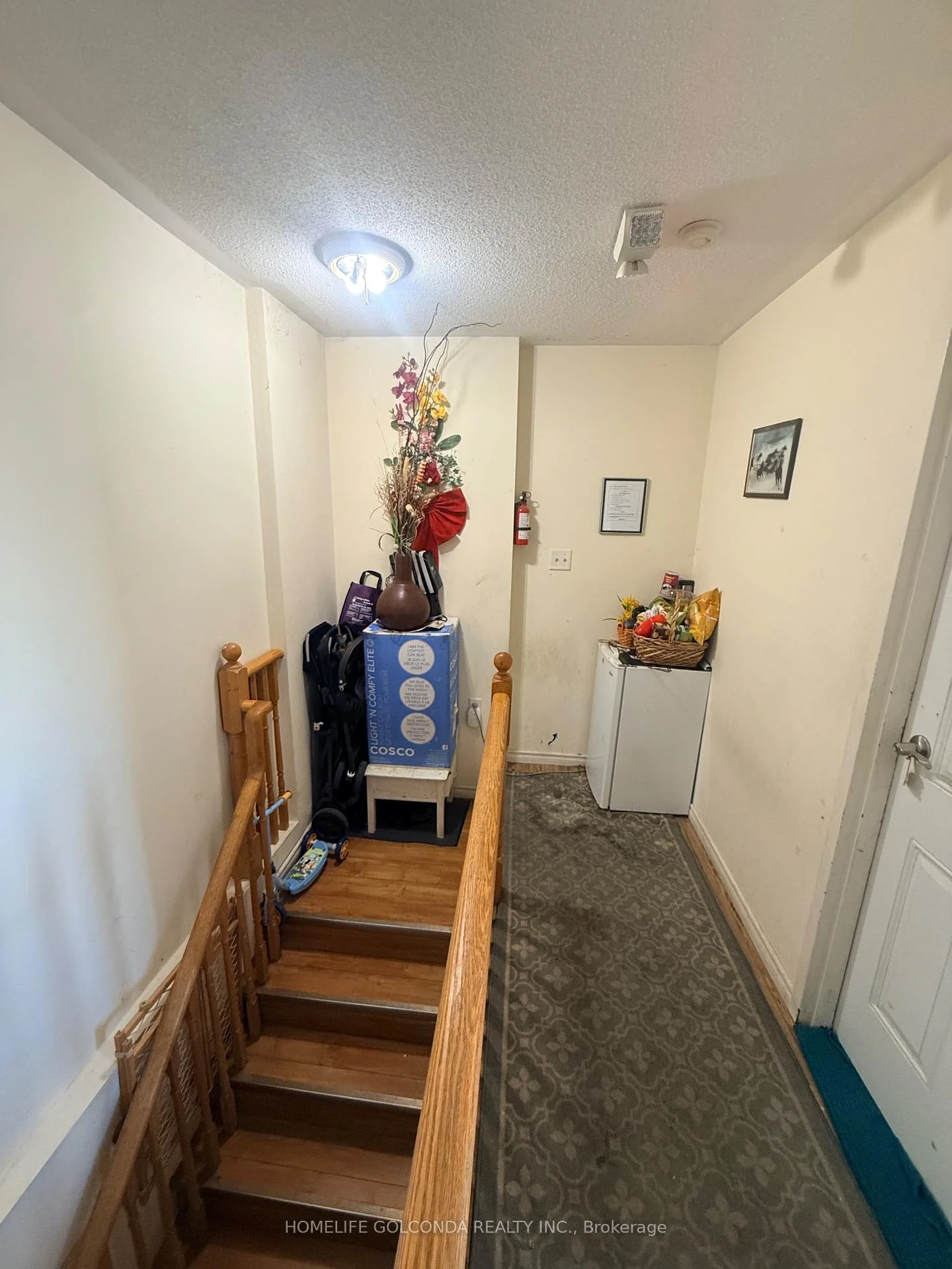 Photo 16 of 10 Aldwinckle Heights, North York, York University Heights — HOMEH