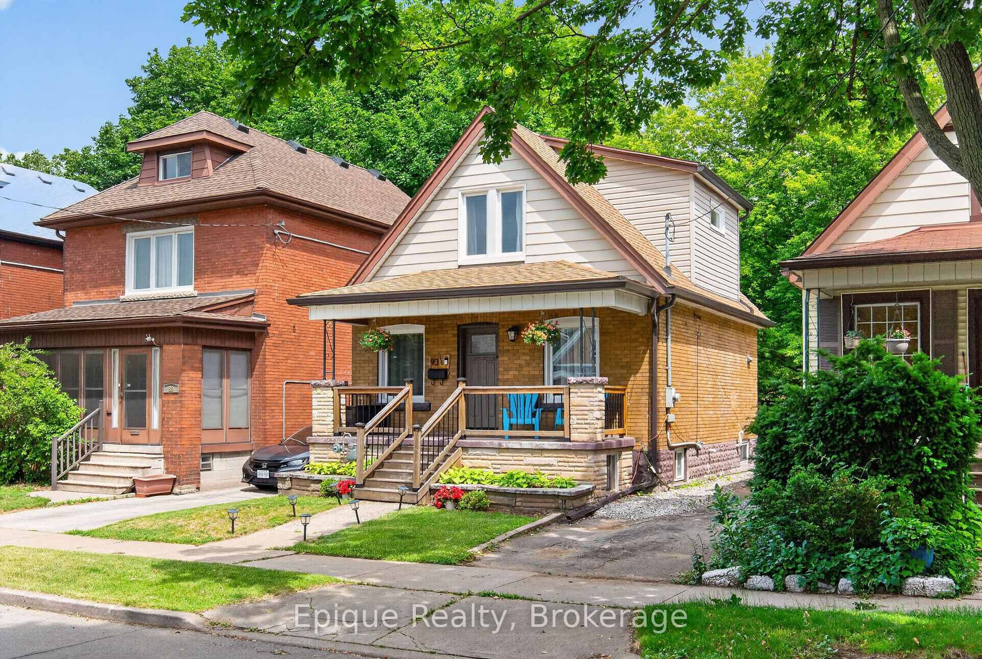 Photo of 93 Graham Avenue S