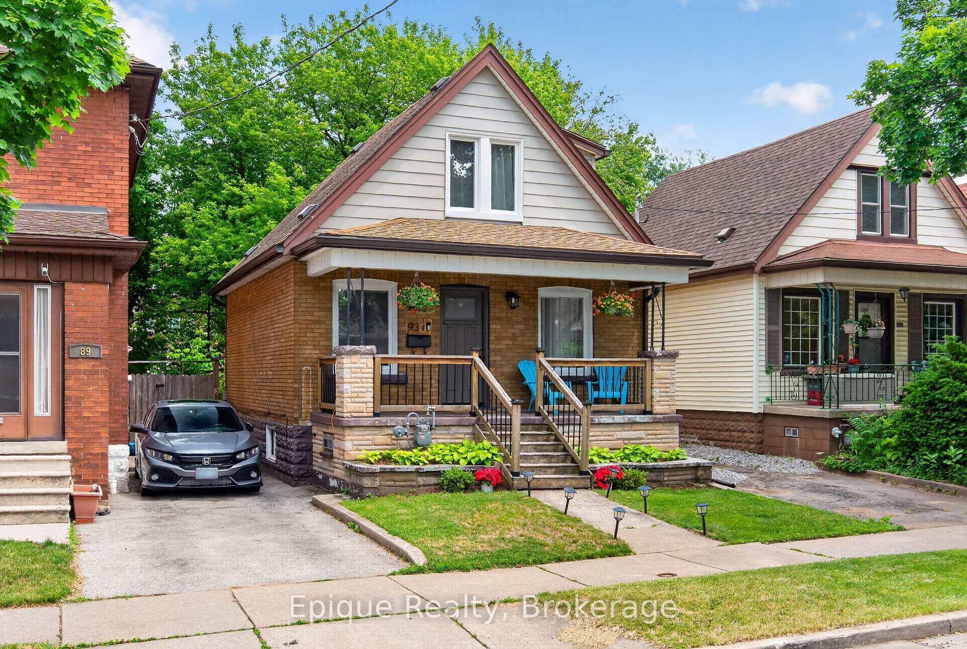 Photo 2 of 93 Graham Avenue S, Hamilton, Delta — HOMEH