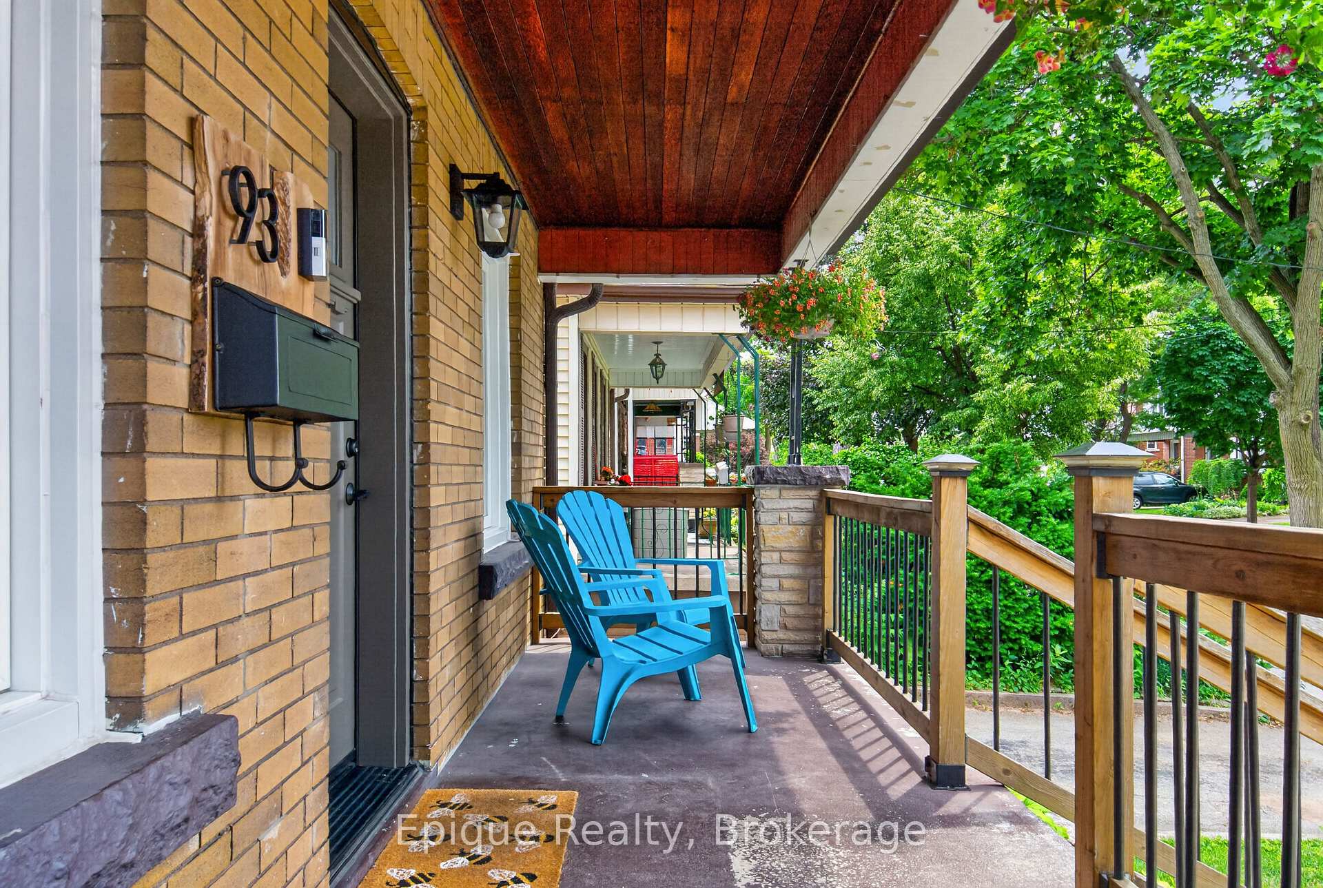Photo 3 of 93 Graham Avenue S, Hamilton, Delta — HOMEH