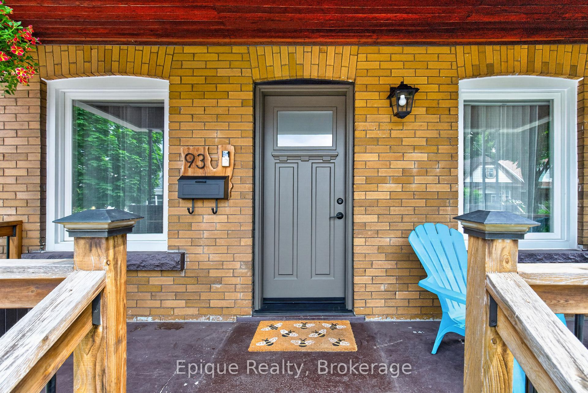 Photo 4 of 93 Graham Avenue S, Hamilton, Delta — HOMEH