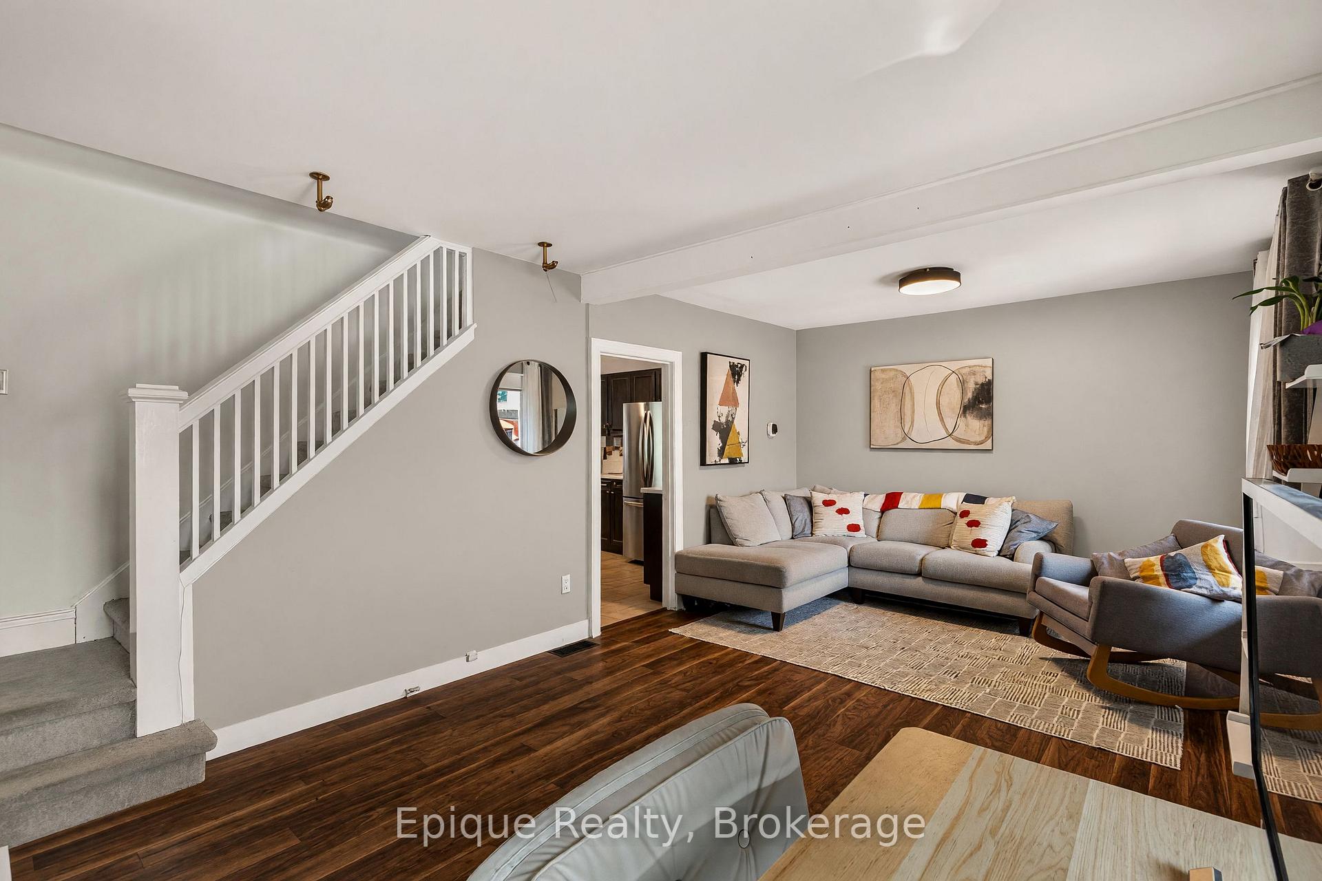 Photo 13 of 93 Graham Avenue S, Hamilton, Delta — HOMEH