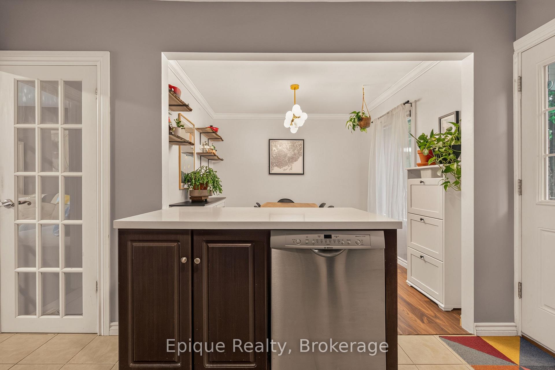 Photo 16 of 93 Graham Avenue S, Hamilton, Delta — HOMEH