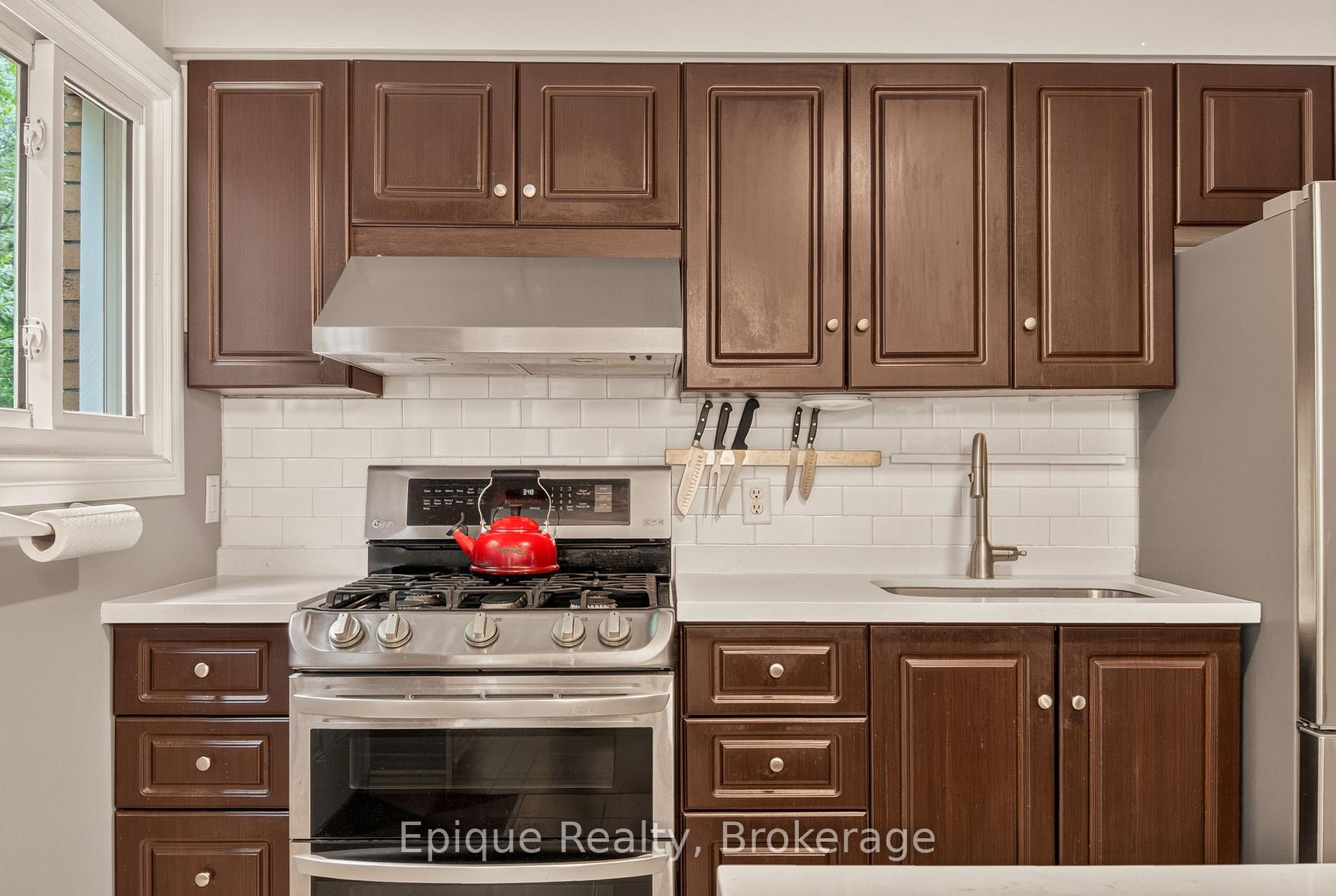 Photo 18 of 93 Graham Avenue S, Hamilton, Delta — HOMEH