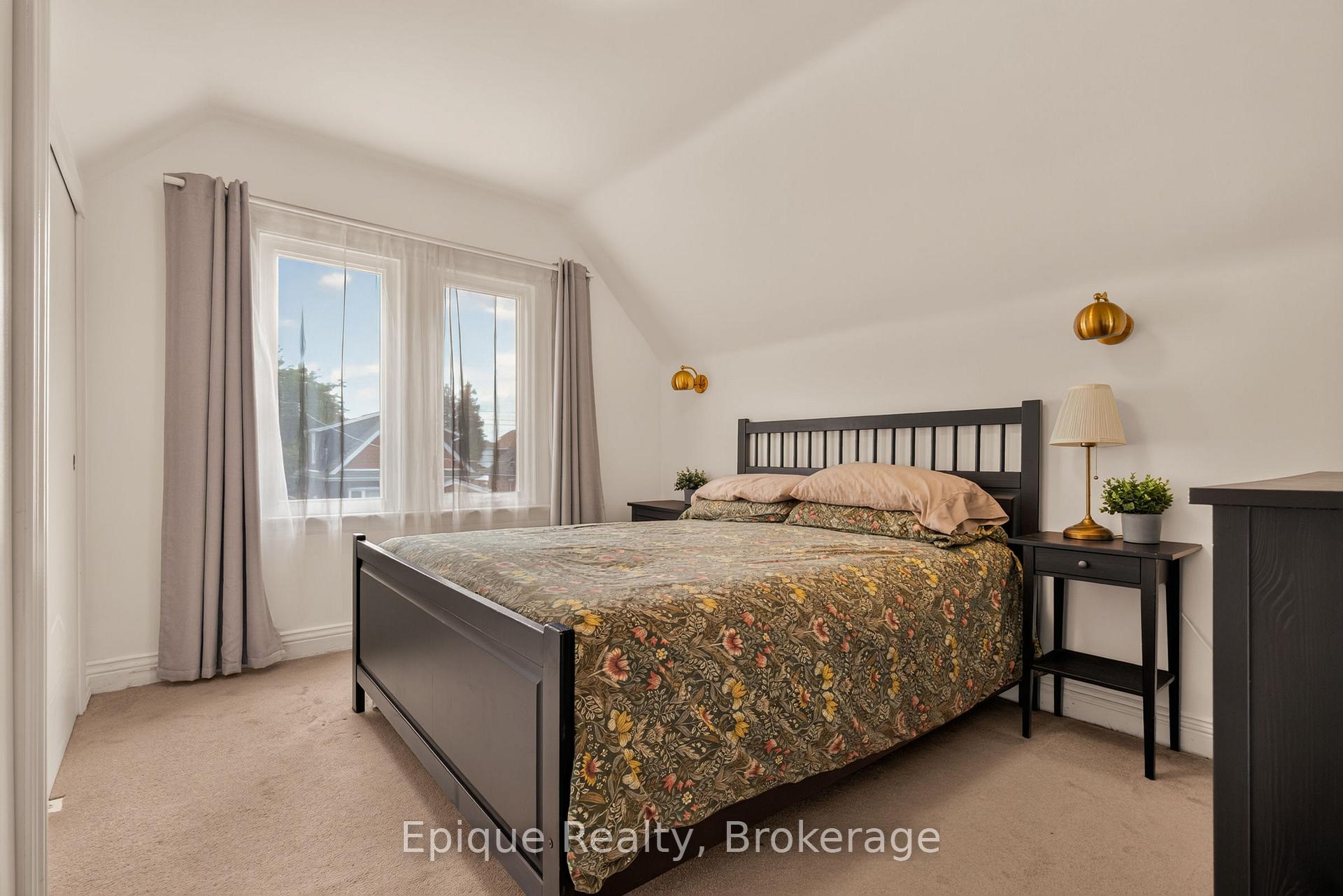 Photo 24 of 93 Graham Avenue S, Hamilton, Delta — HOMEH